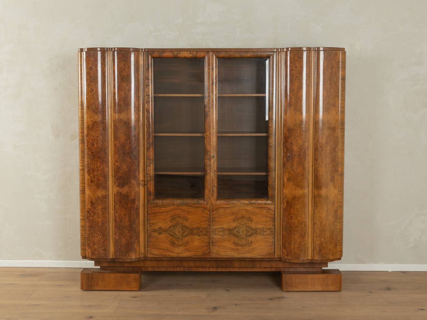 Art Déco Showcase, Cabinet