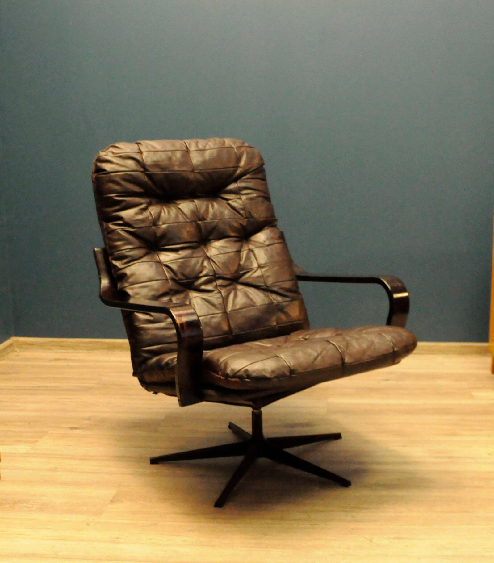 Scandinavian leather armchair Bruno Mathsson