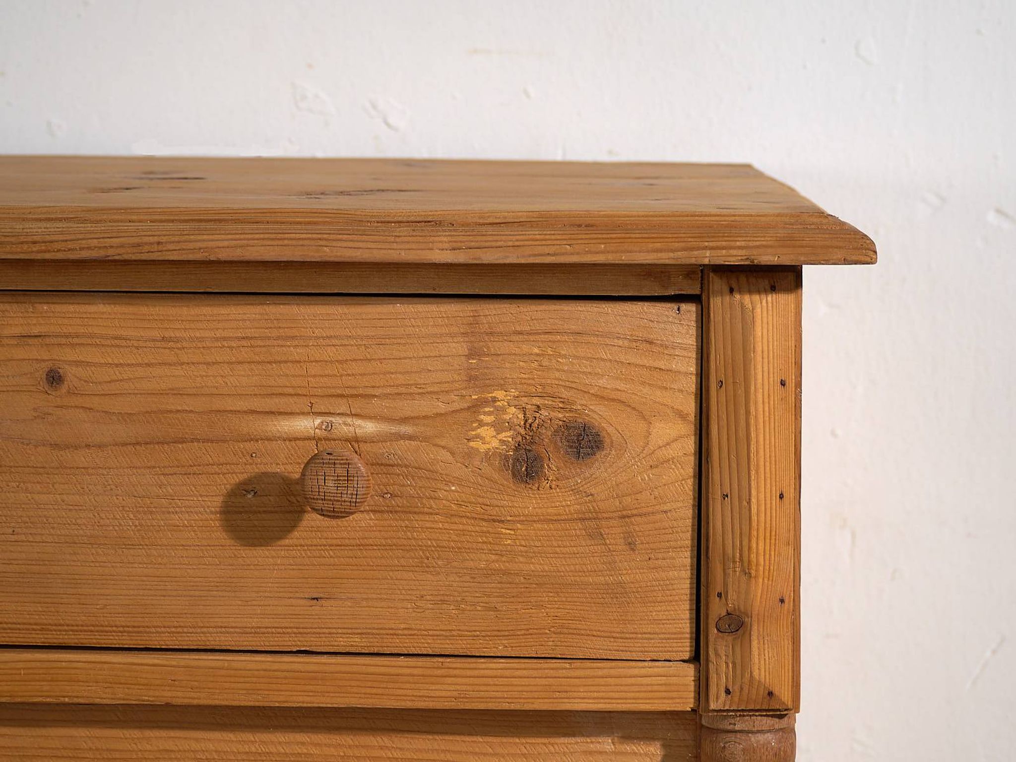 Old Provençal French chest of drawers (c.1920)
