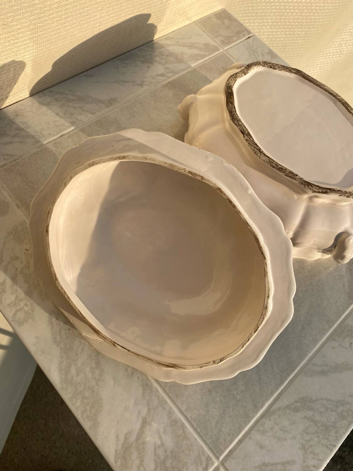 Antique soup tureen in faience, Pont-aux-Choux style.