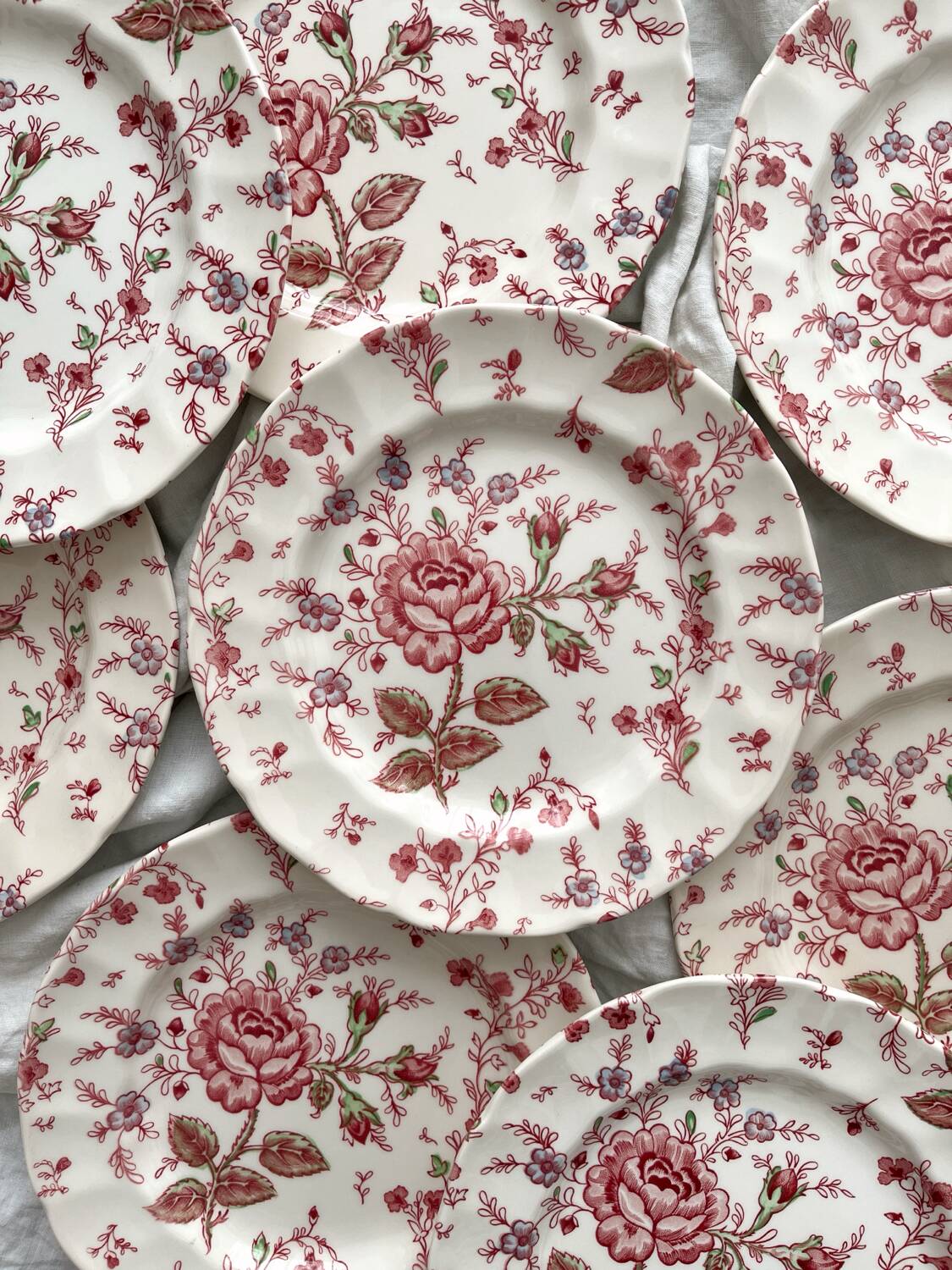 8 Johnson Brothers "Rose Chintz" earthenware dessert plates