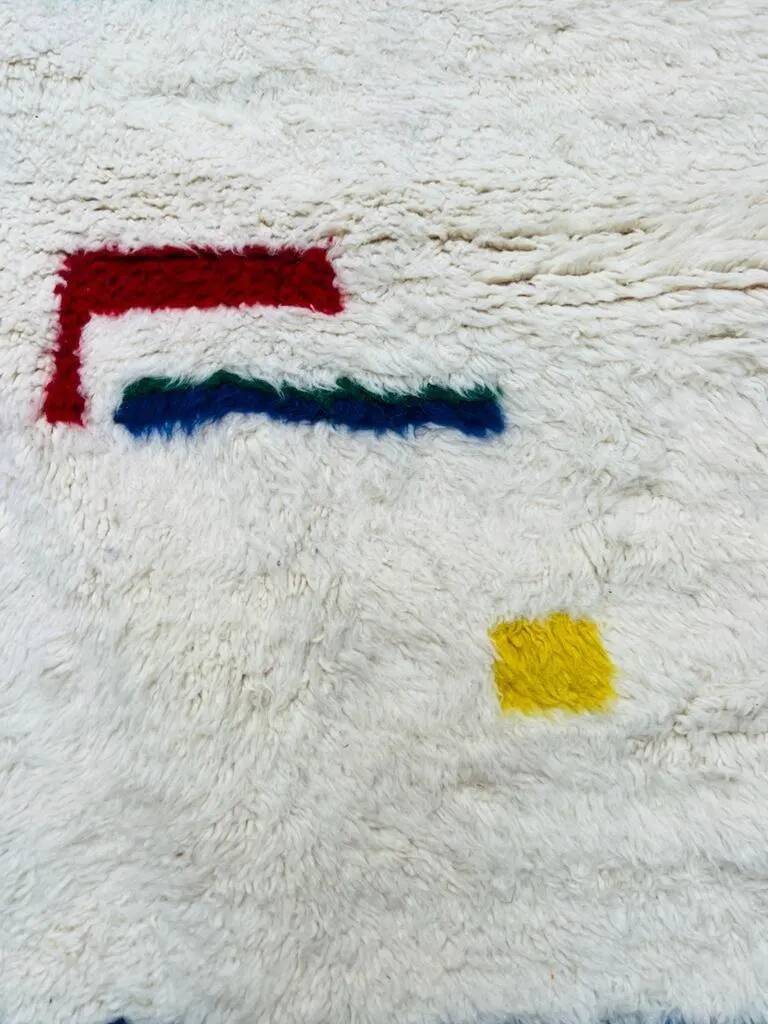 Traditional Moroccan rug made of natural wool, 2.5 x 1.5 m.