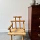 Chaise en bois primitive pour enfant