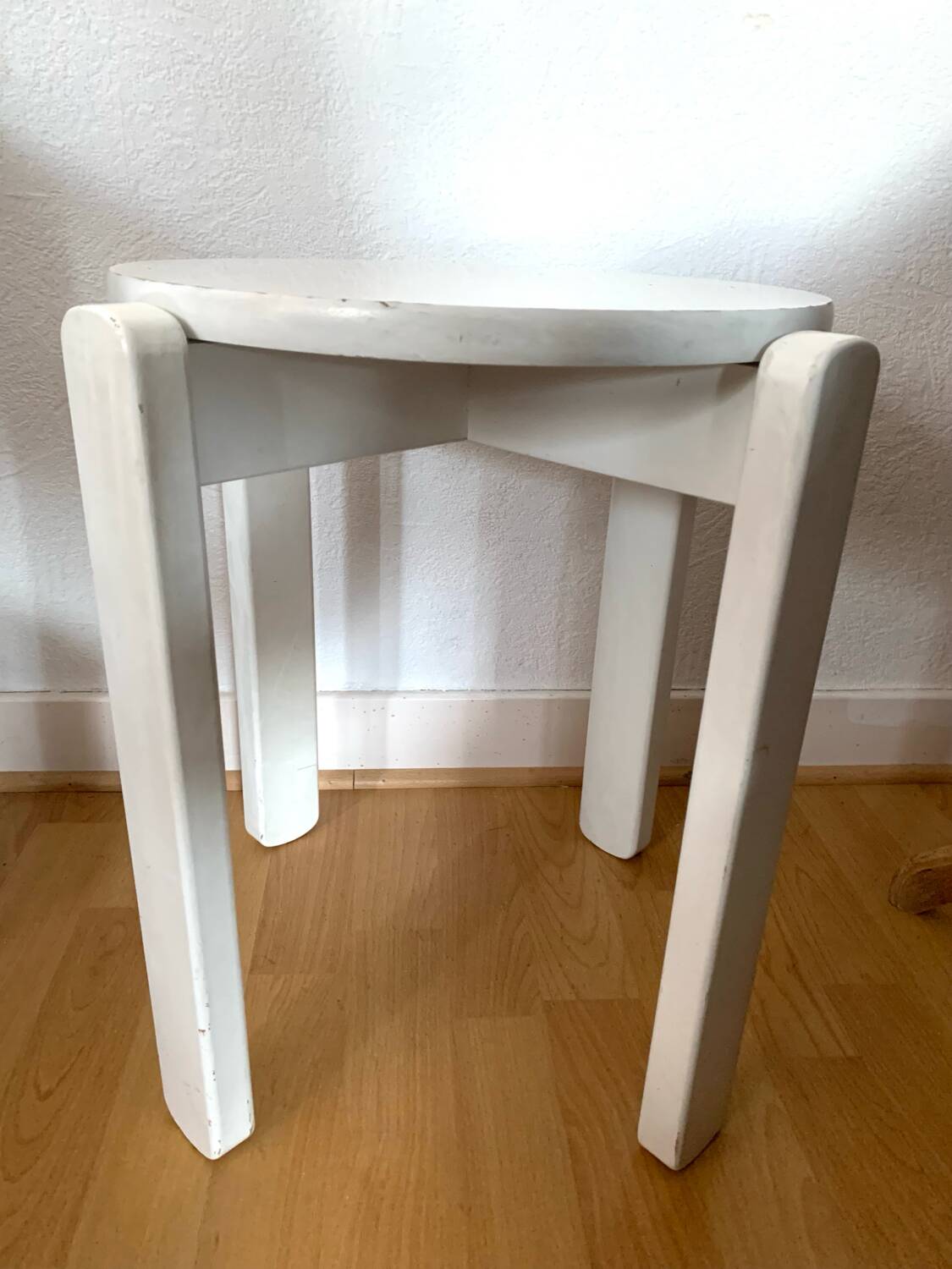 White lacquered stool