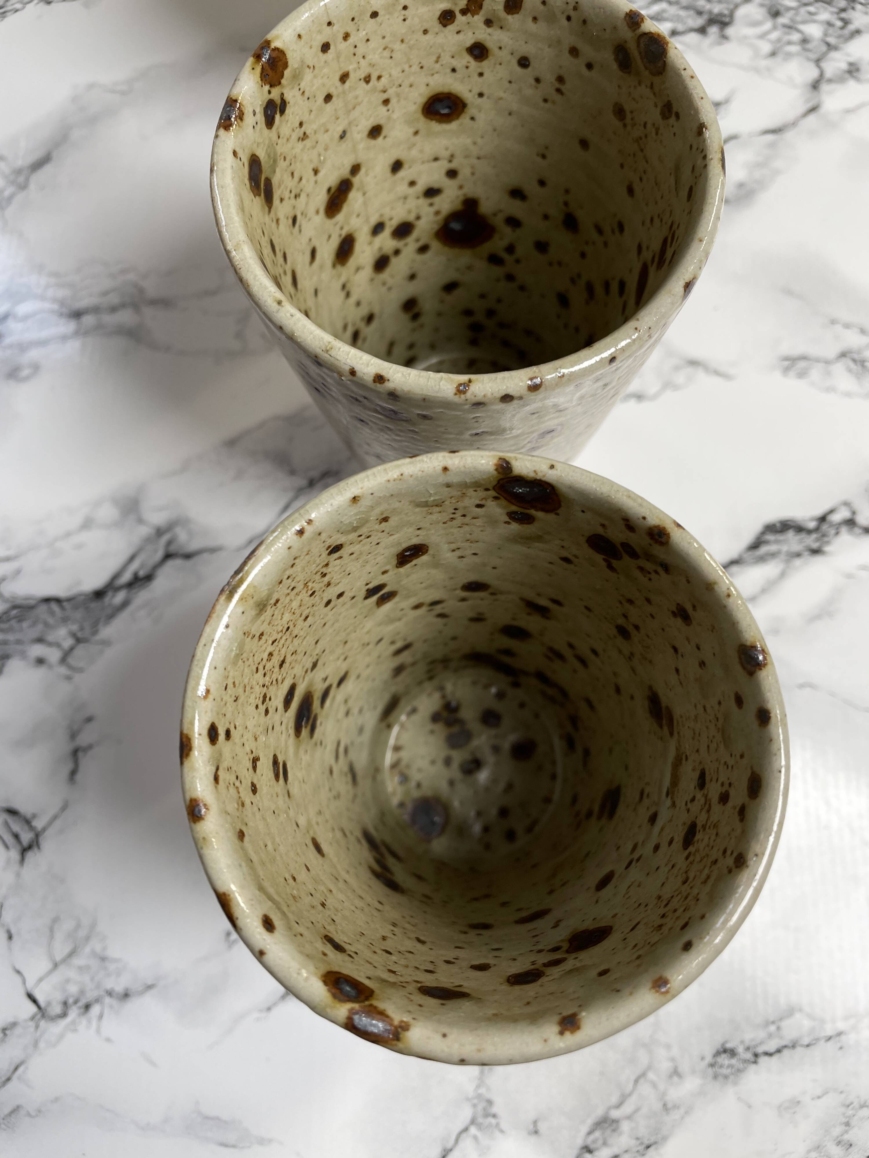 Beige pyrite stoneware mugs