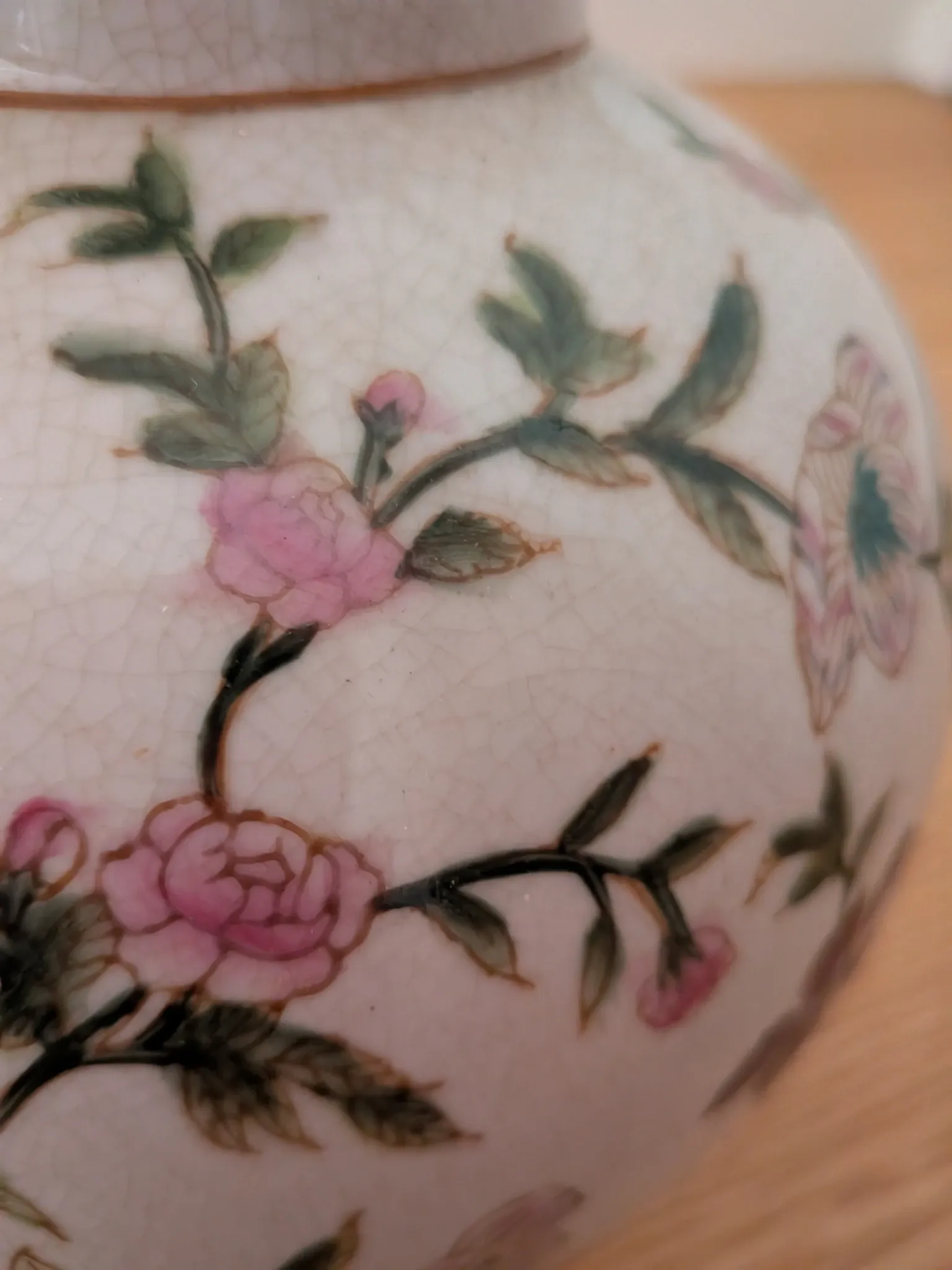 Vintage Chinese porcelain globe lamp
