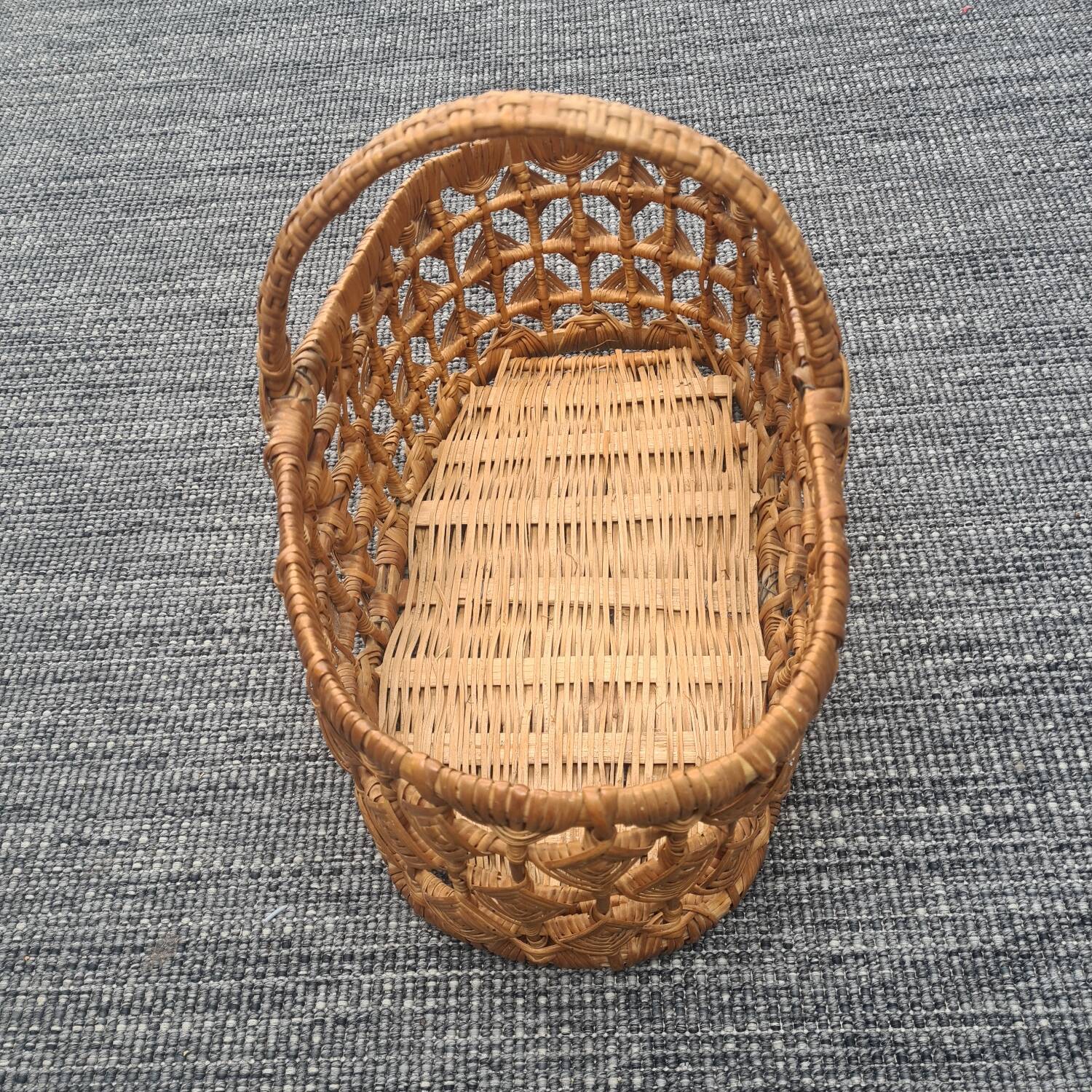 Basket with wicker handle