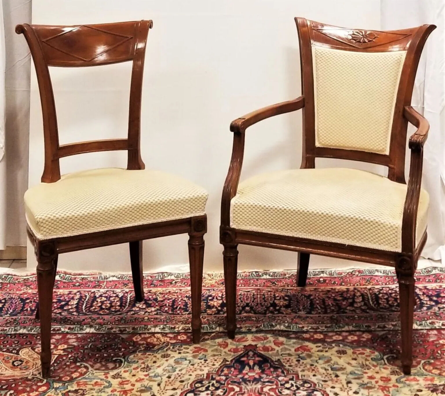Ensemble de 6 chaises et 2 fauteuils de style directoire