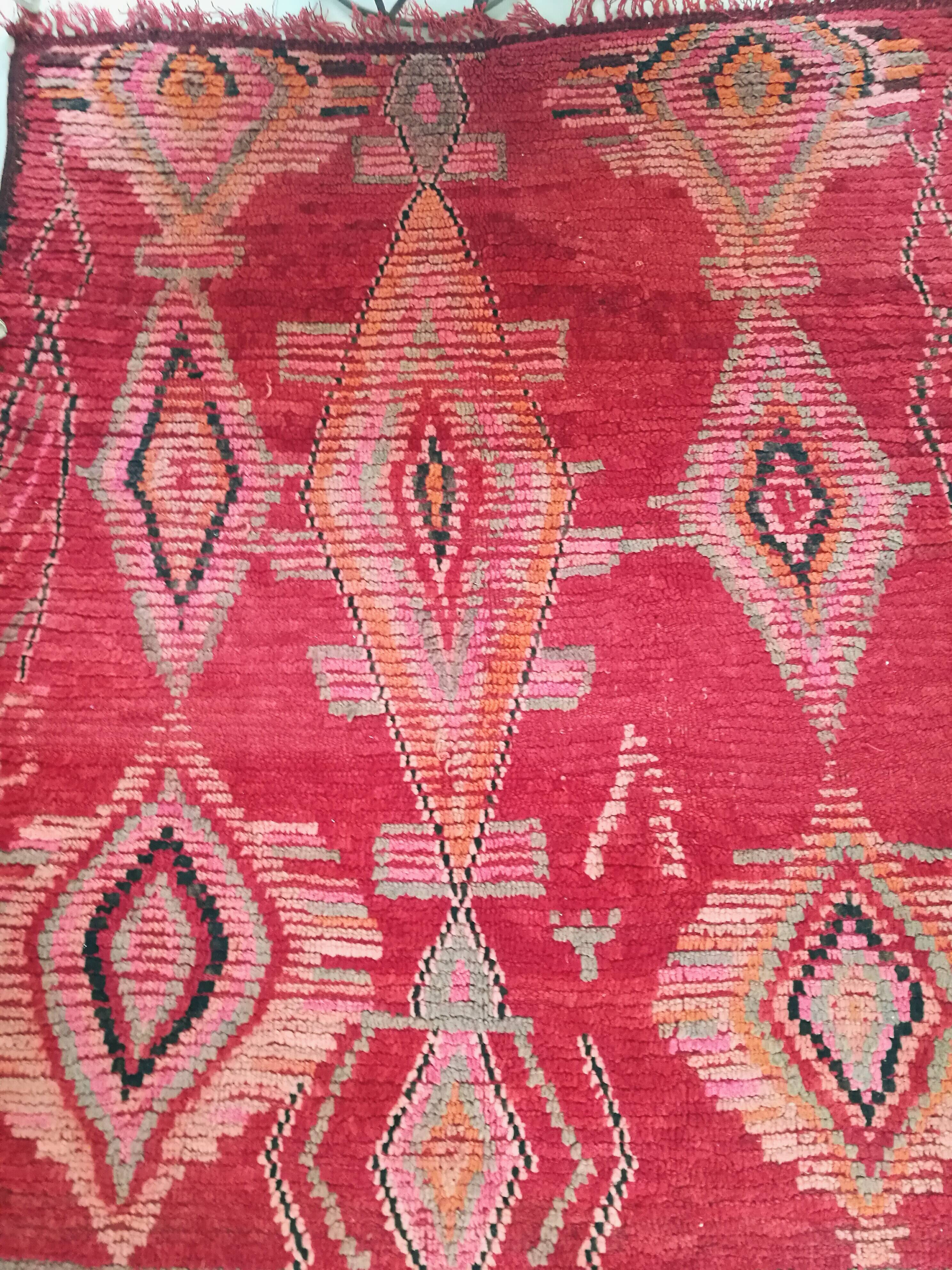 Berber carpet of the moroccan middle atlas azilal 155x190cm