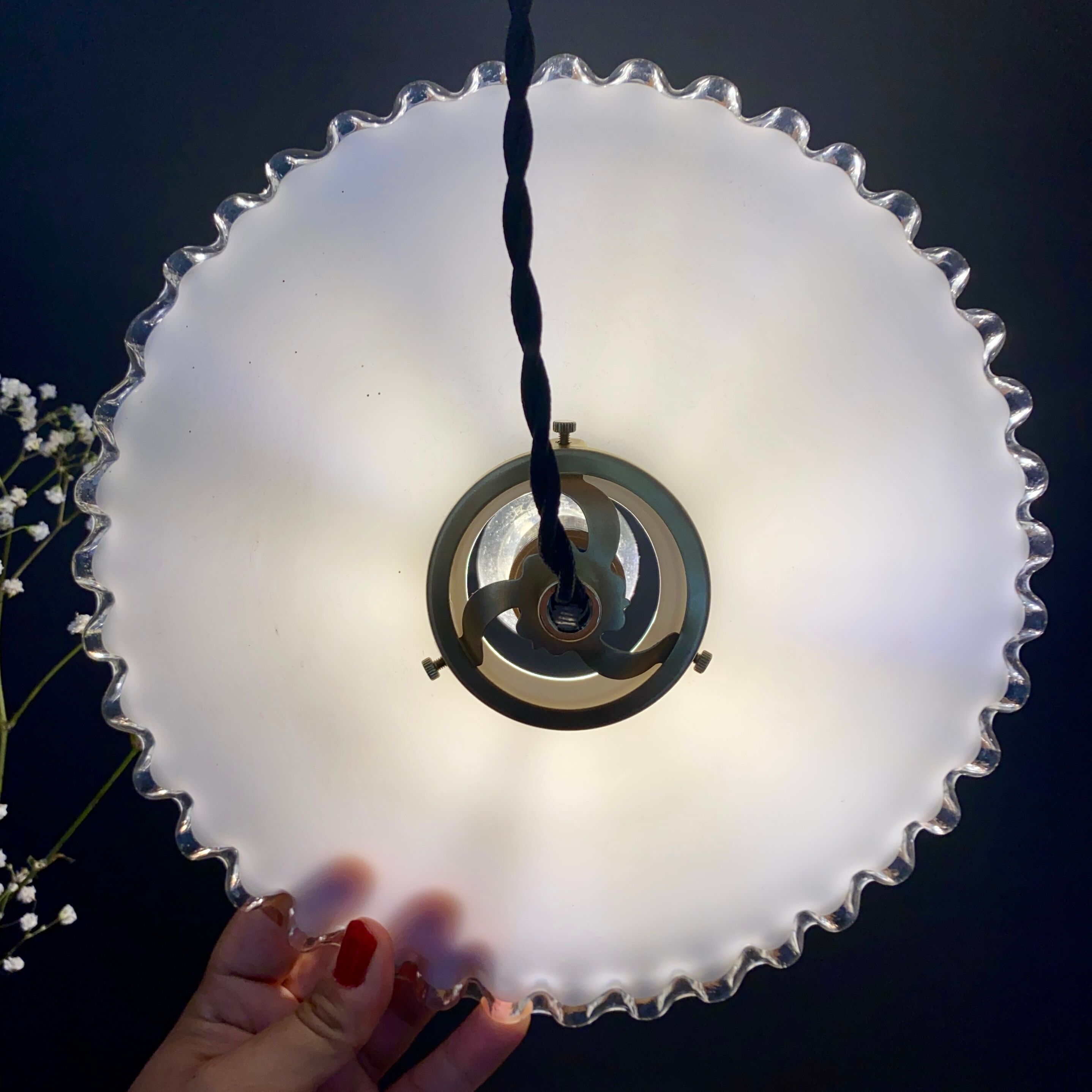 Vintage lampshade suspension in white opaline