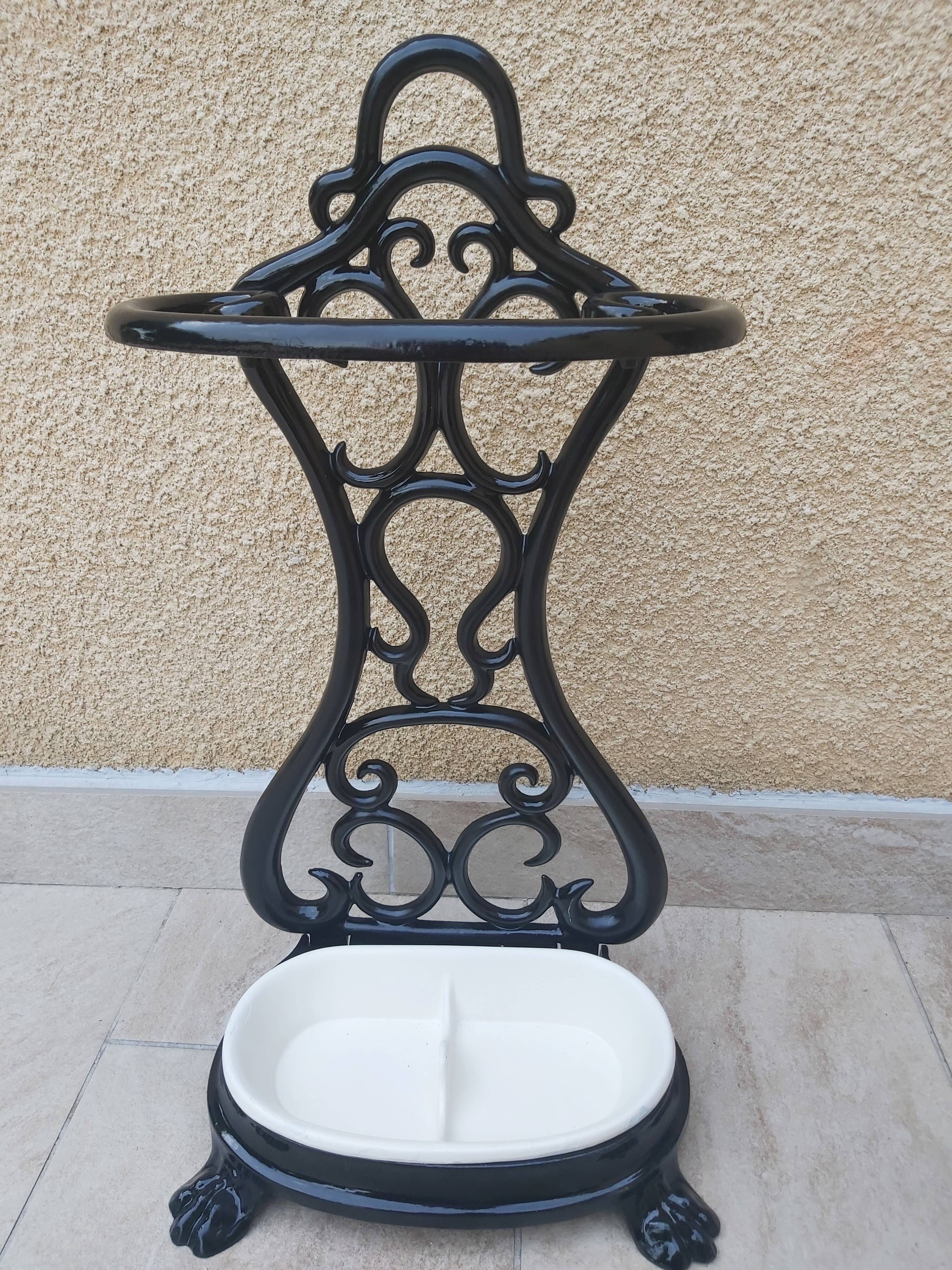 Cast iron umbrella holder