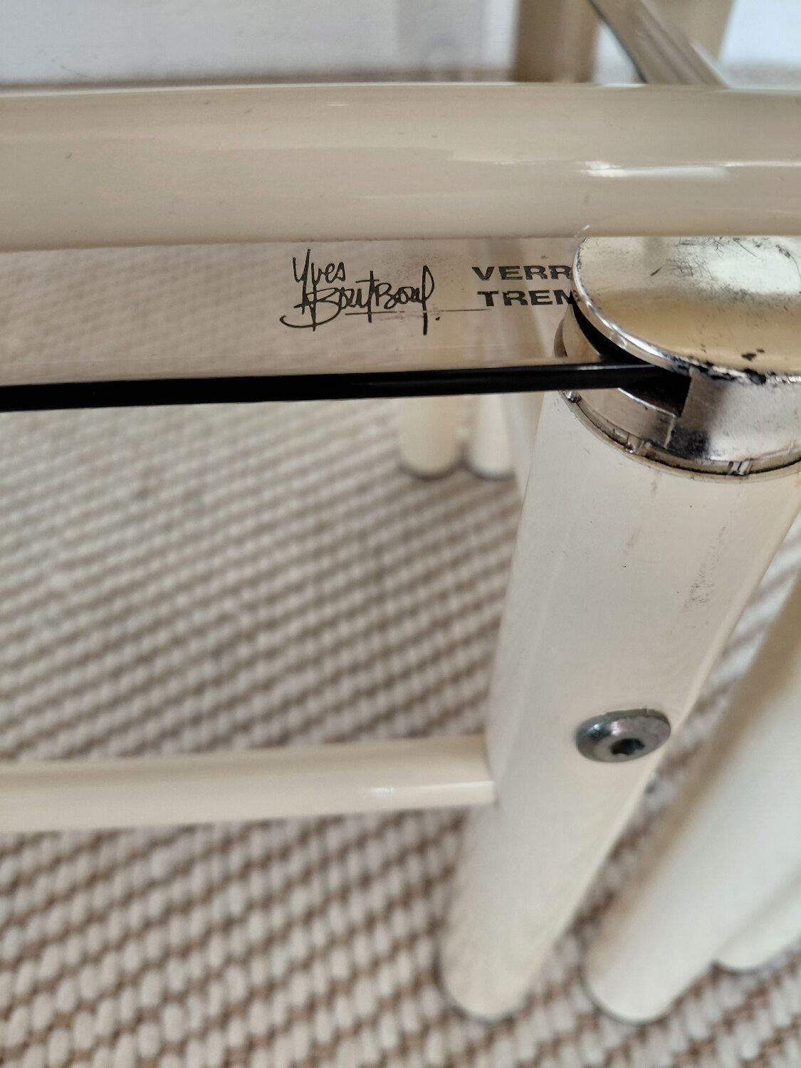 Vintage nesting tables Boutboul - cream metal and smoked glass - 70s design.