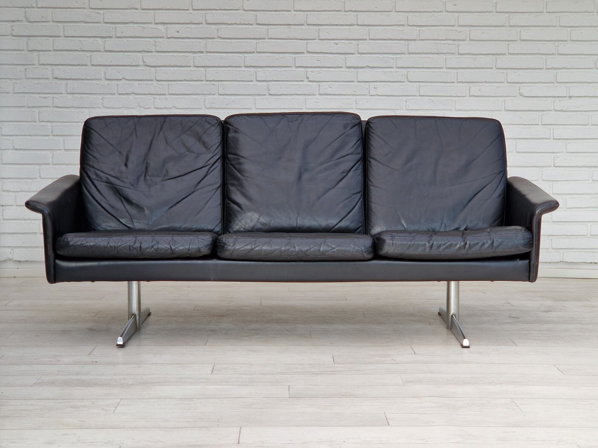 1970s, Danish design by Georg Thams for Vejen Møbelfabrik, 3 seater sofa, leather.