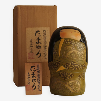 Kokeshi vintage par yoshida takashi / avec sa boîte et sa tablette / 25 cm