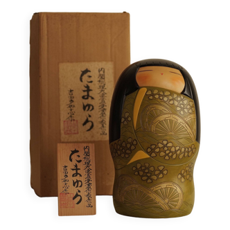 Kokeshi vintage par yoshida takashi / avec sa boîte et sa tablette / 25 cm