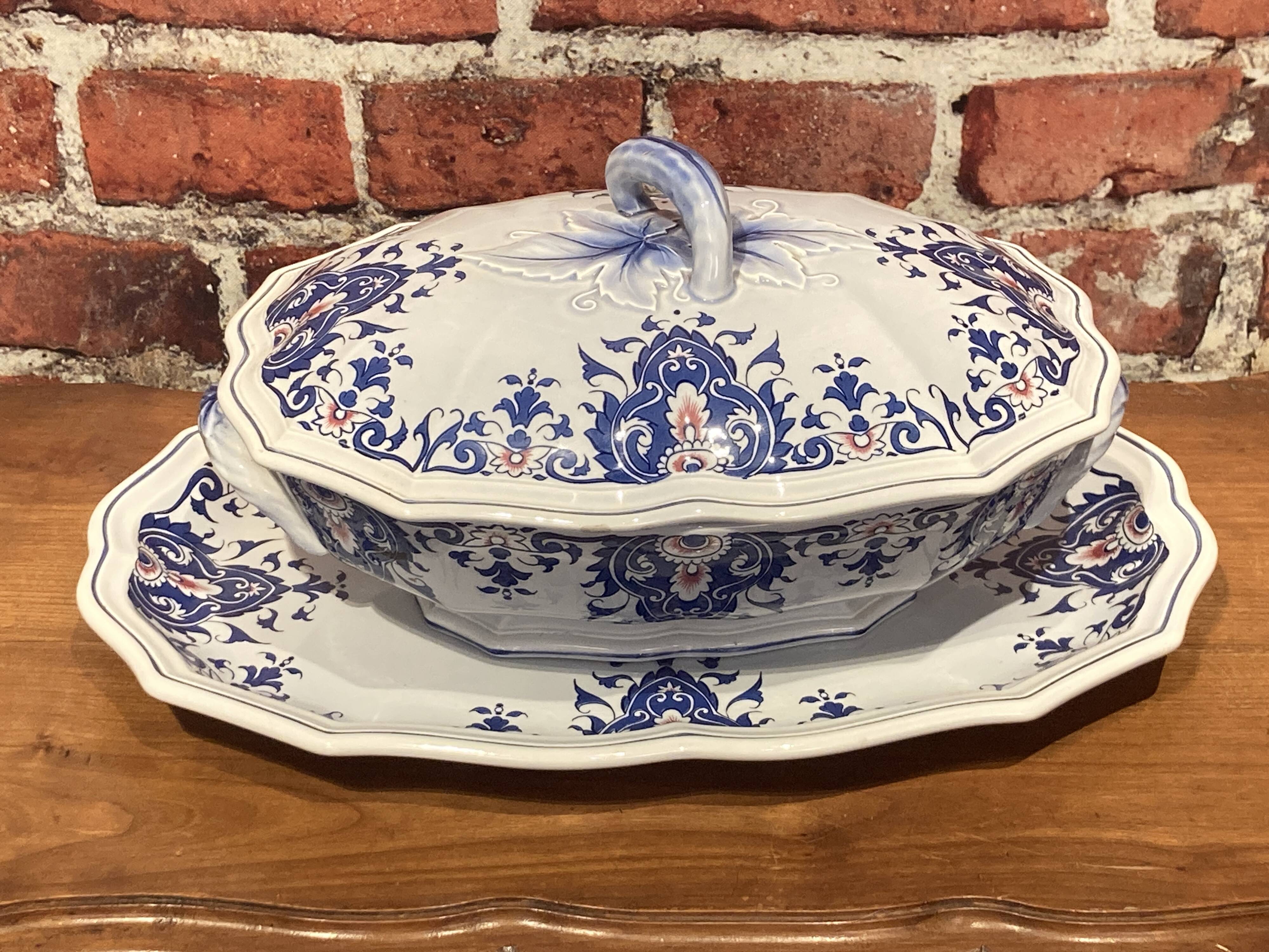 Tureen and its porcelain dish Rouen Salins France