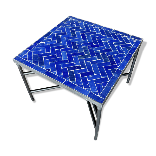 Table basse artisanale carrée en zellige bleu Majorelle