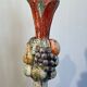 Lampadaire Balustre en Bois Sculpté Polychrome à Grappes de Fruits. Travail