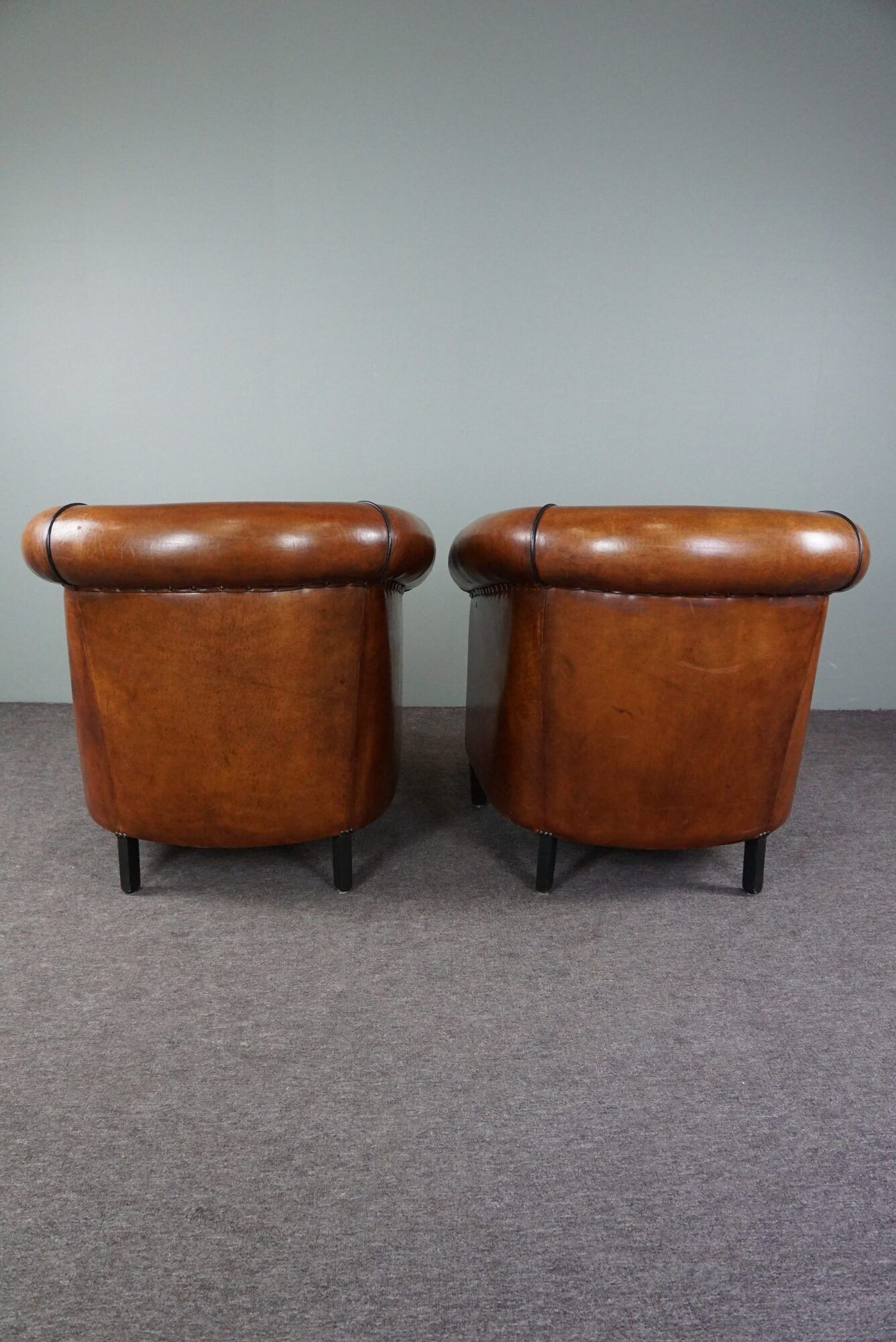 Set of 2 club chairs in black piping sheep leather