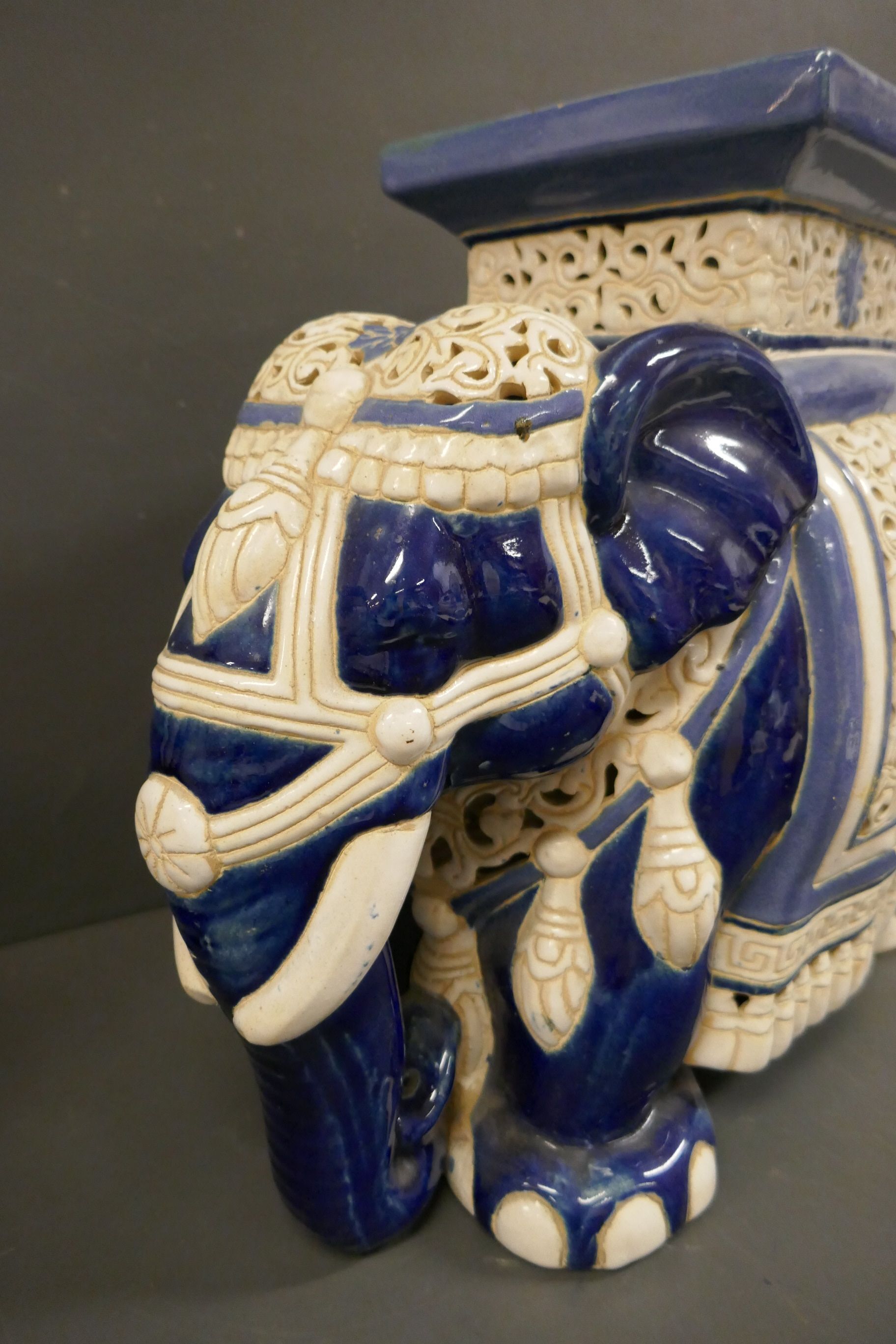 Paire de porte plantes éléphant
