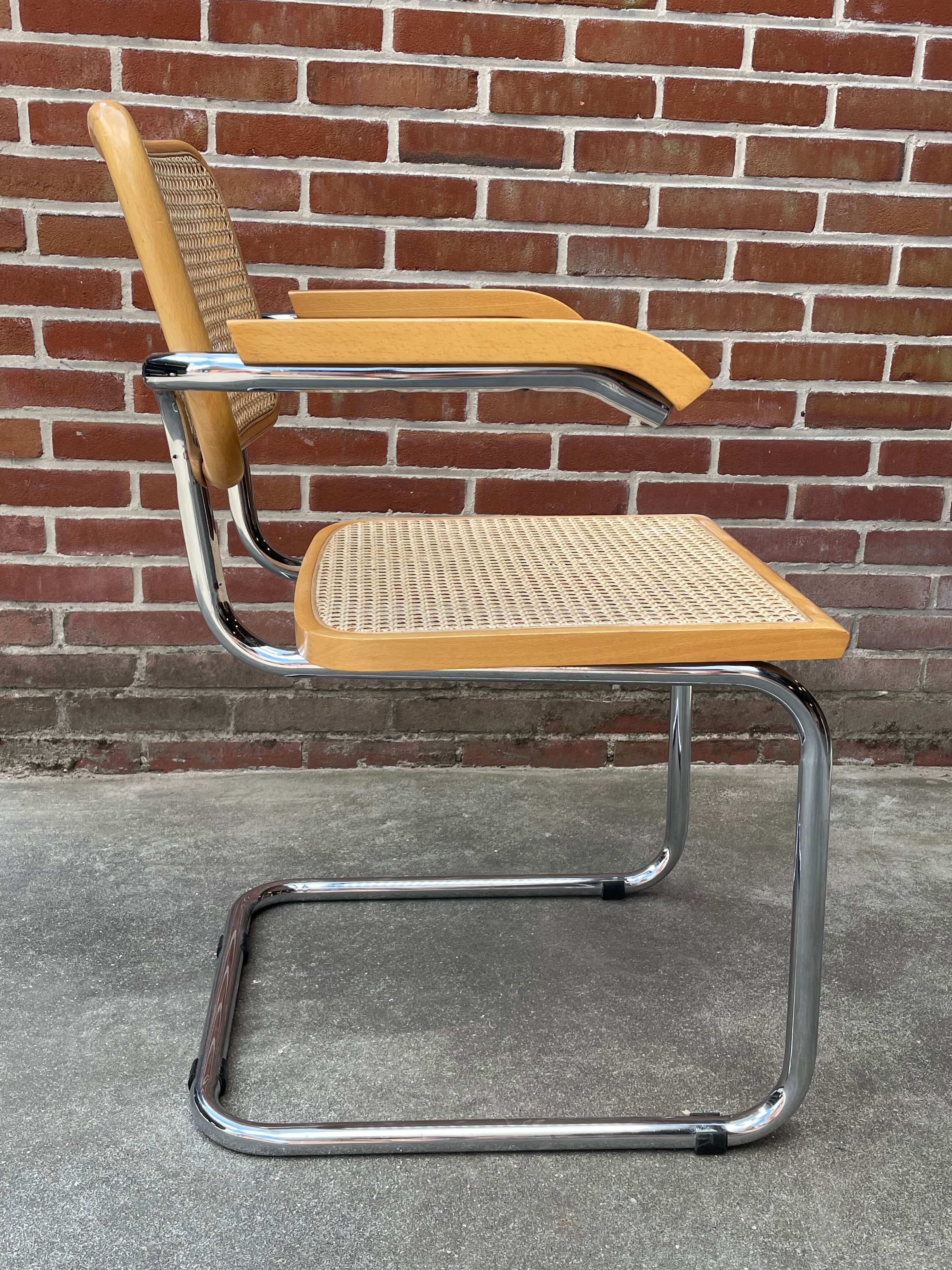 Cesca chair B64 with armrests by Marcel Breuer Design