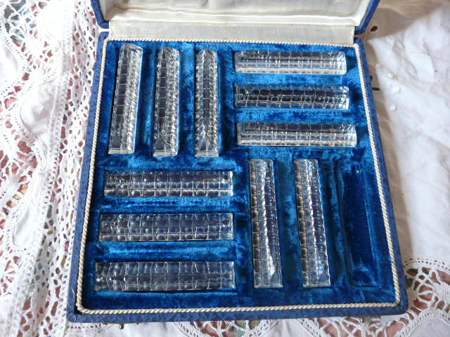 Série de 11 porte couteaux dans leur coffret