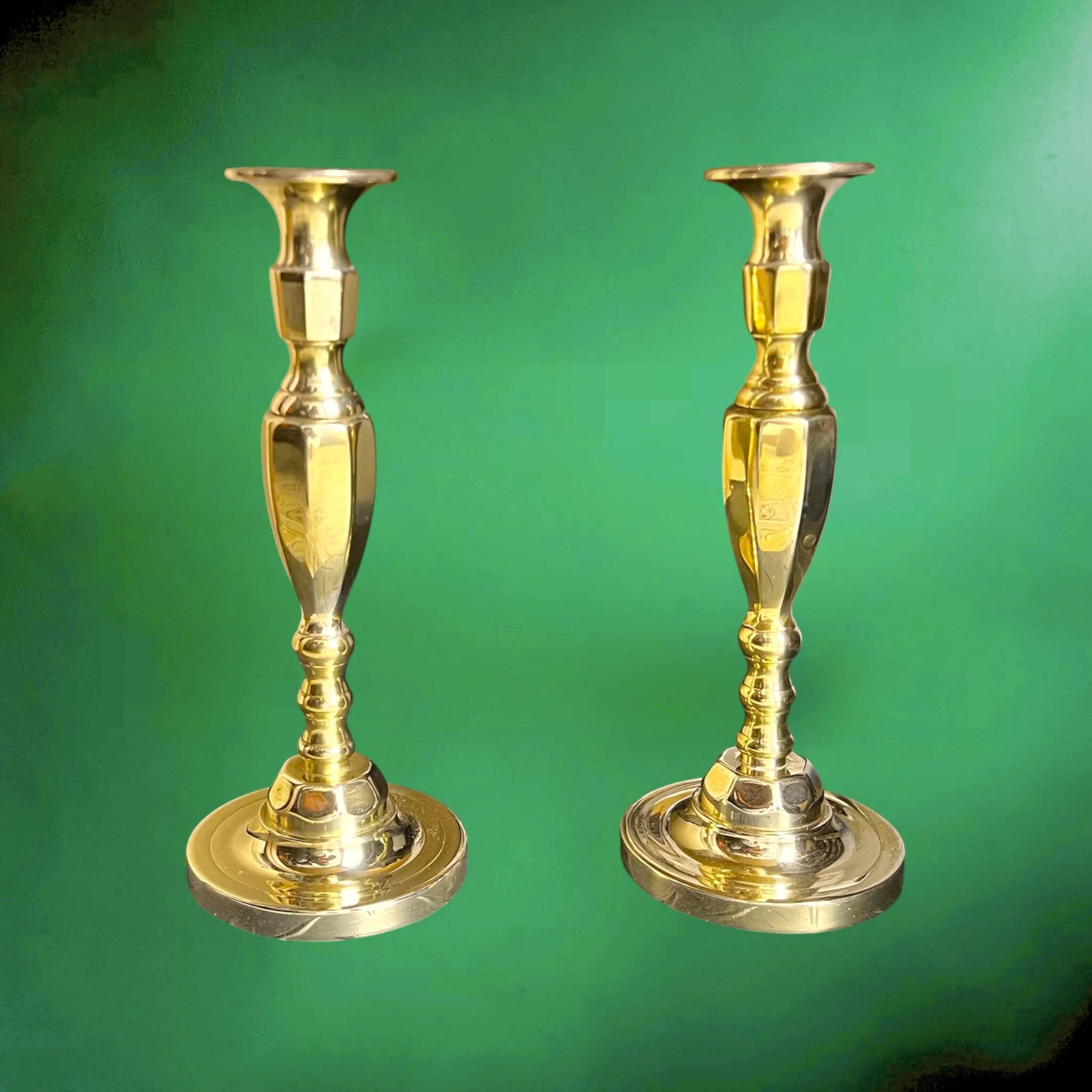 Pair of English polished brass candlesticks – vintage candle holders made in England – elegant classic decoration