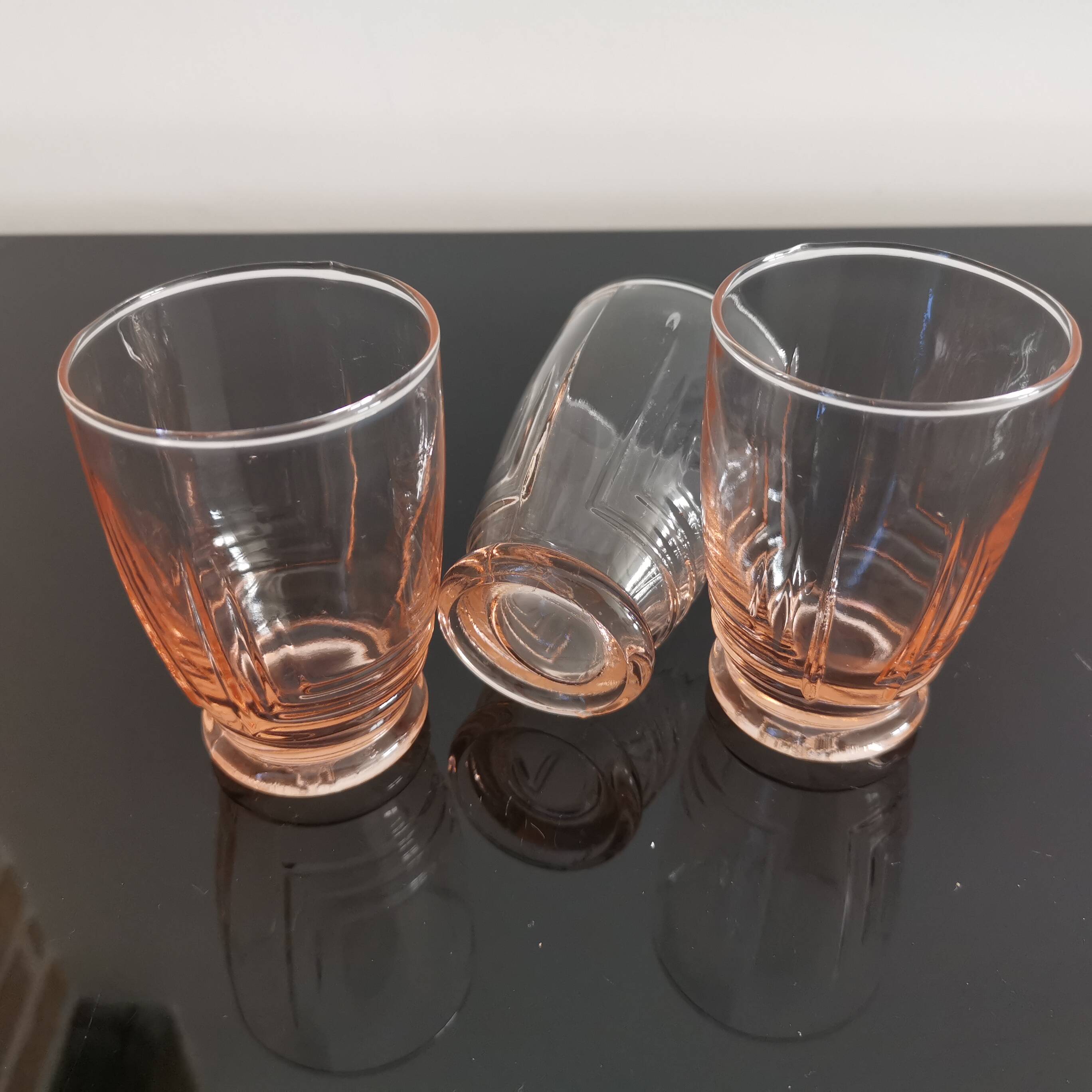 Set of 3 pink smoked glasses in chiseled glass from the 1950s