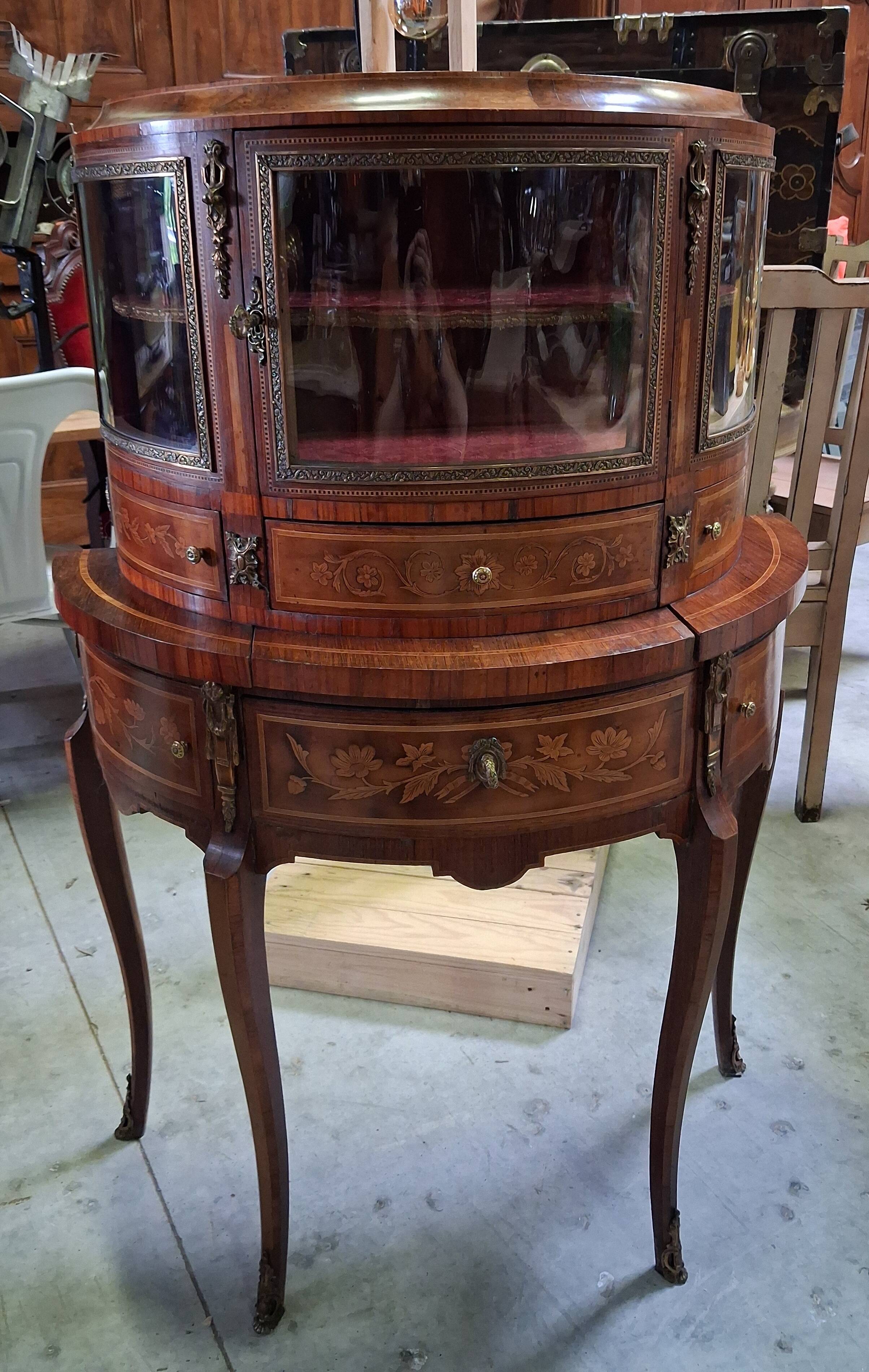 Desk - Display cabinet in the style of Louis XV with marquetry.