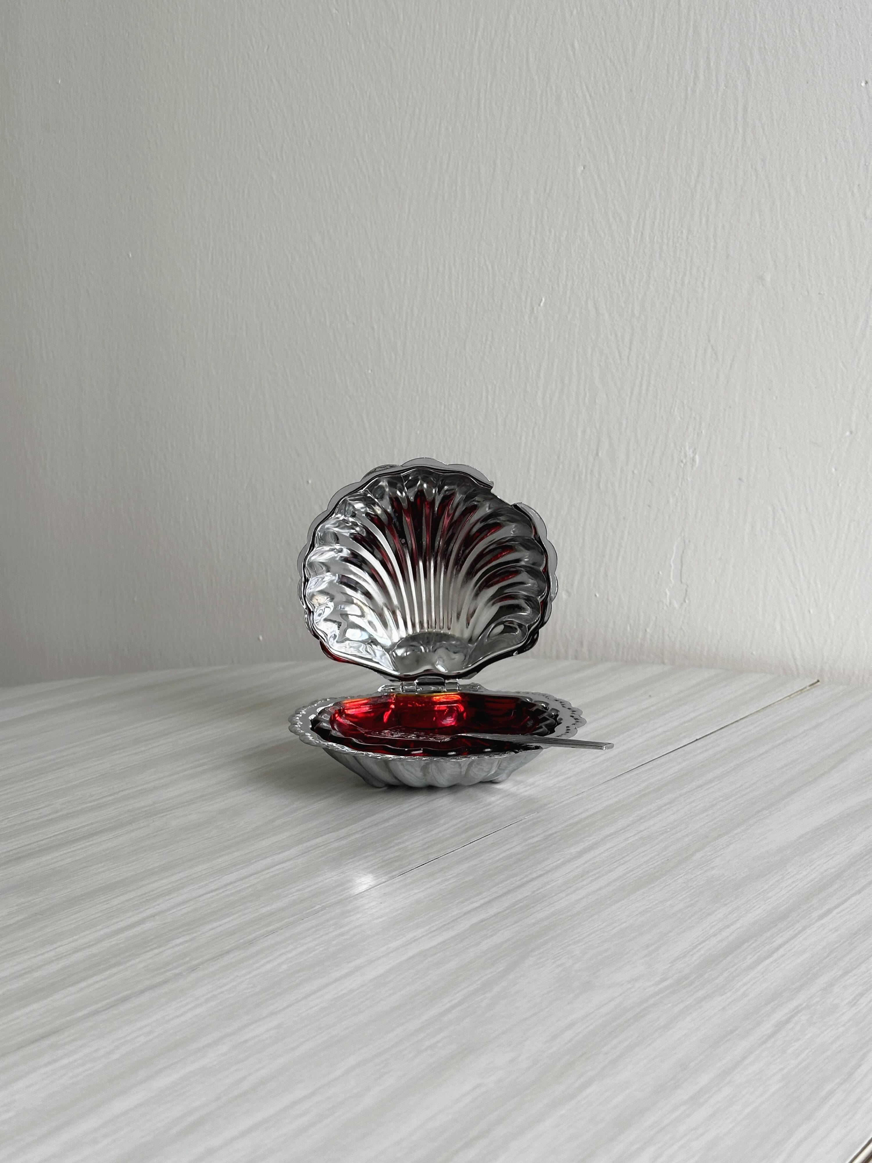 Silver-plated metal shell butter dish