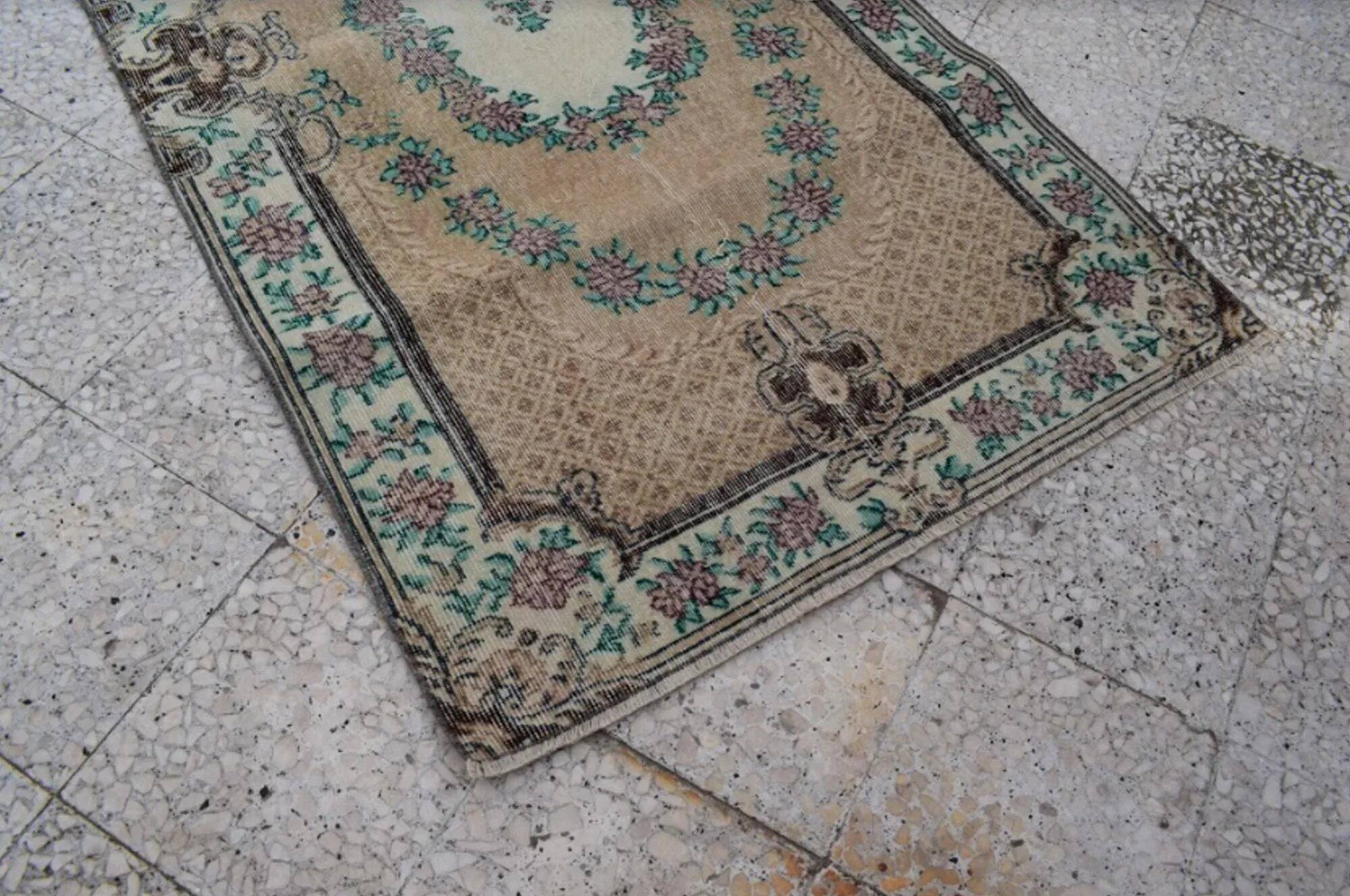 Vintage Turkish handmade rug 109x210 cm