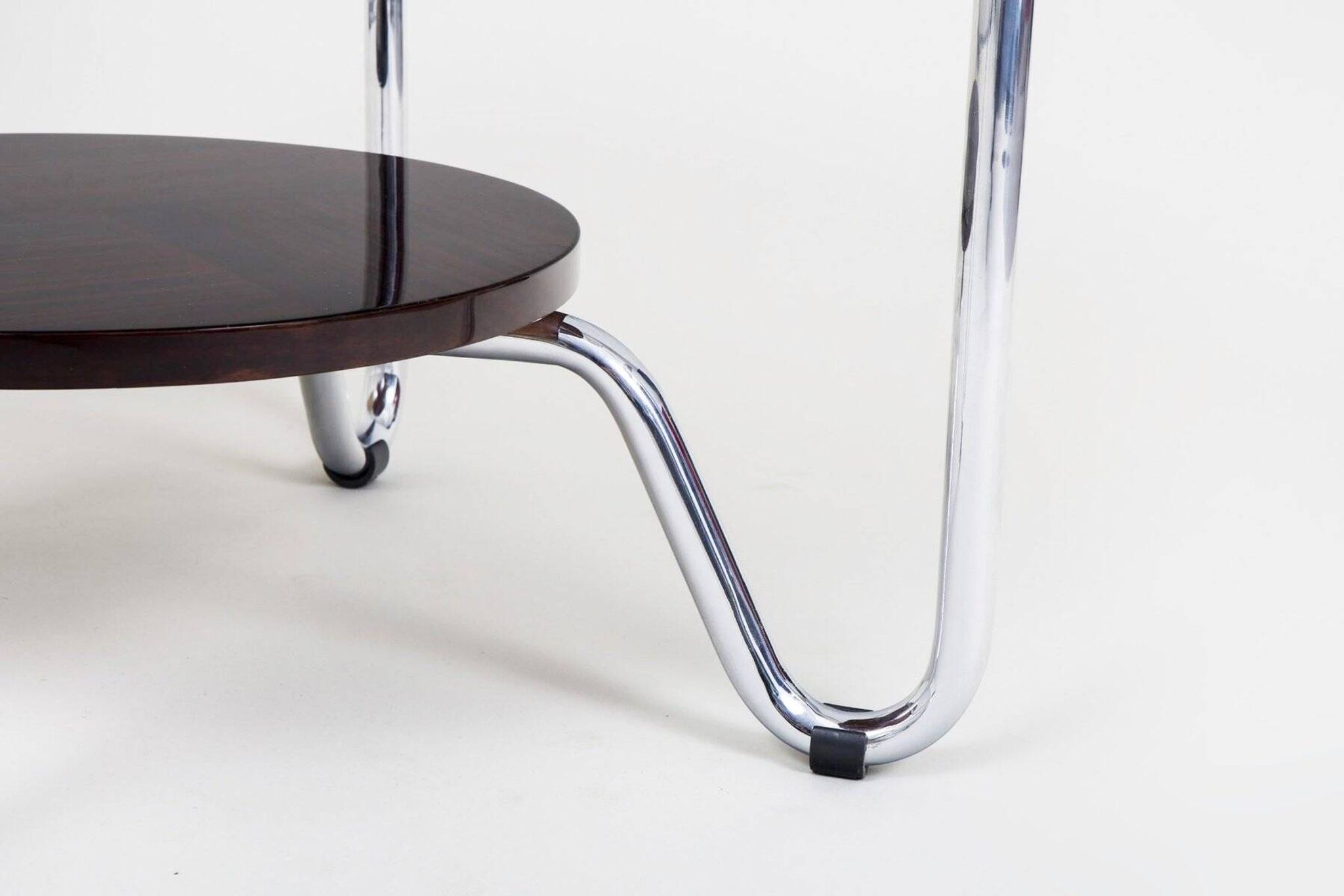 Table basse Bauhaus en chrome et Macassar de Kovona, années 1950.