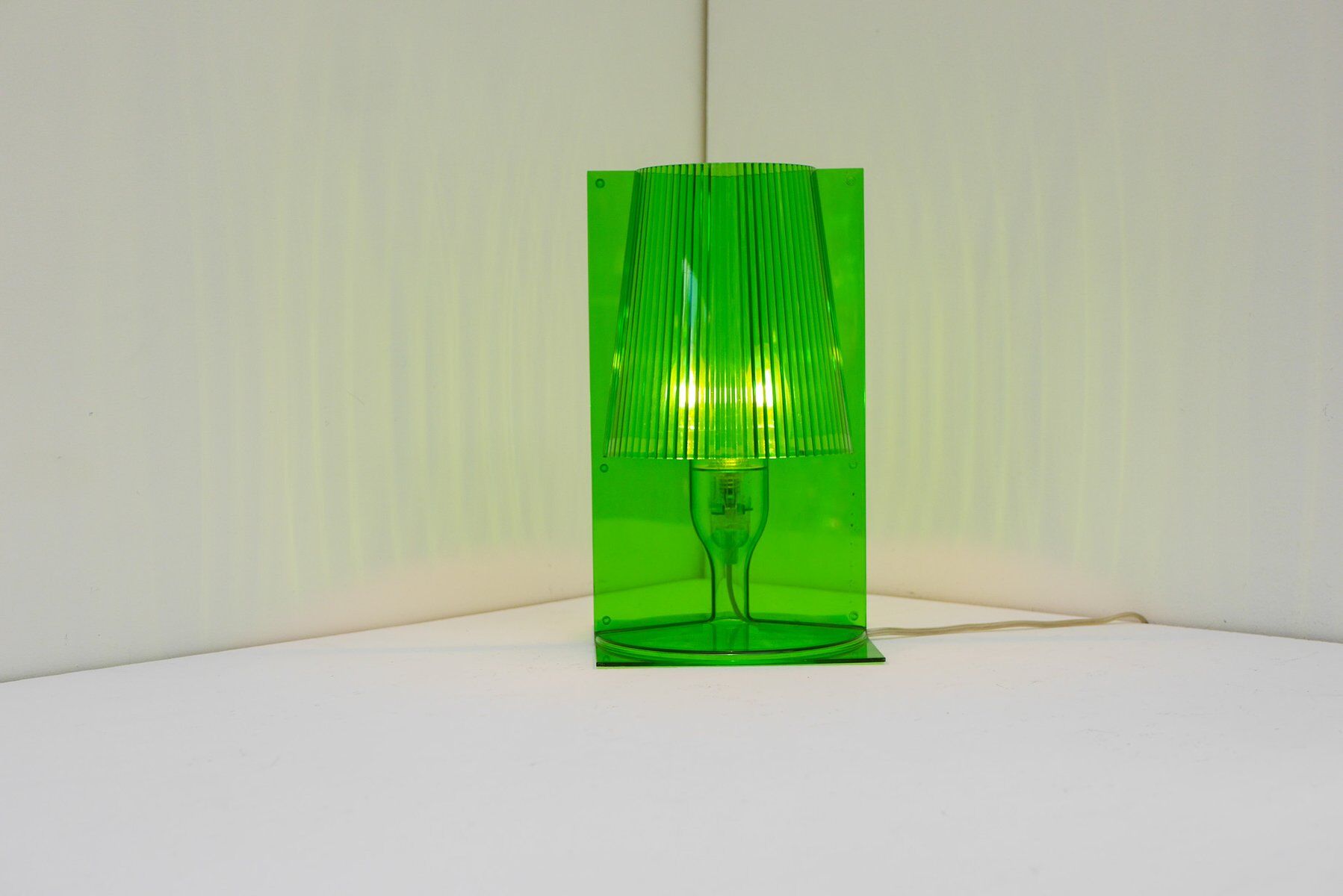 Lampe de table en polycarbonate transparent vert par Ferruccio Laviani pour Kartell, 2003.
