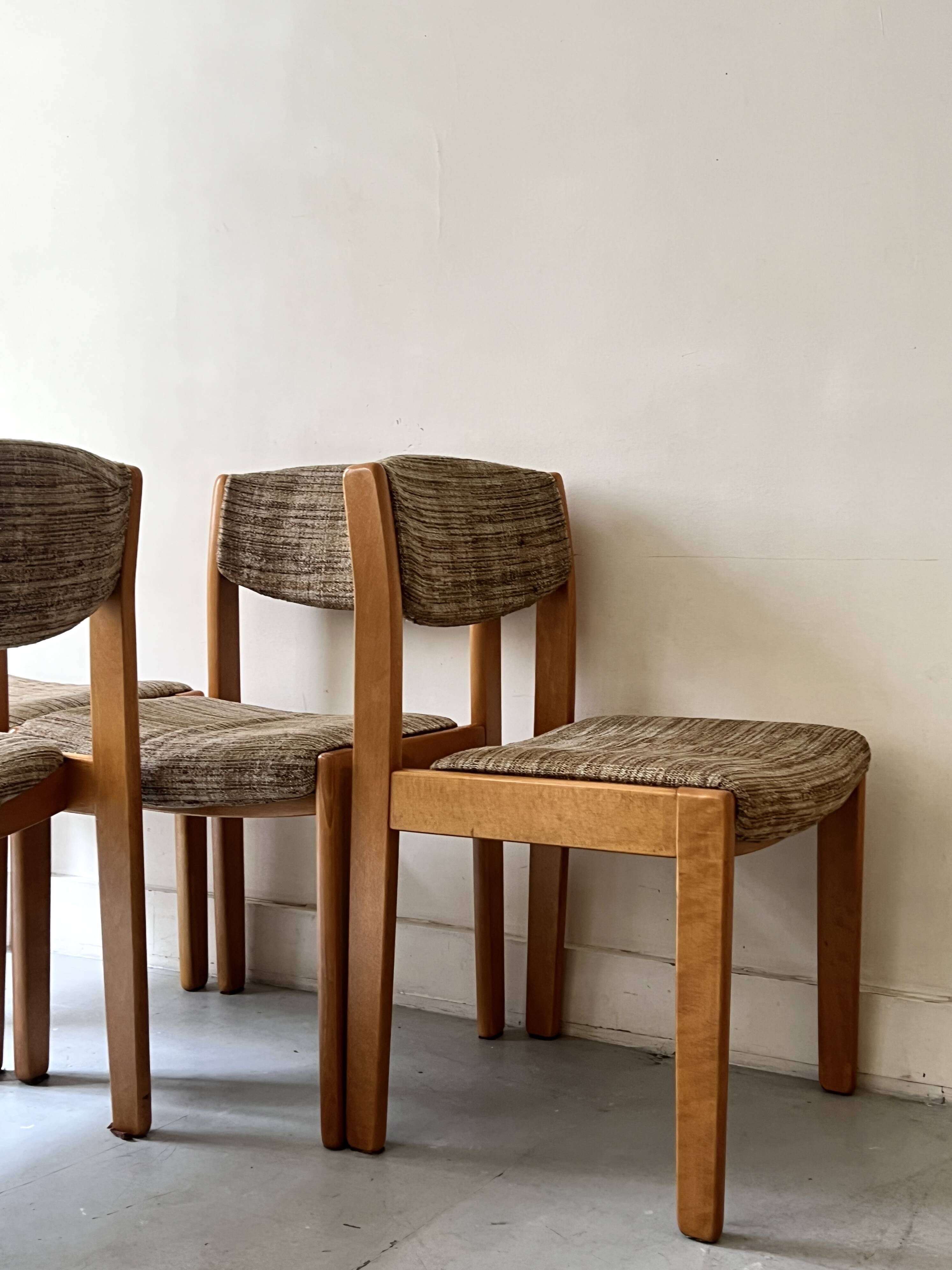 Set of 6 mid-century chairs in honey wood and tweed, 1970 design by dlg Regain.