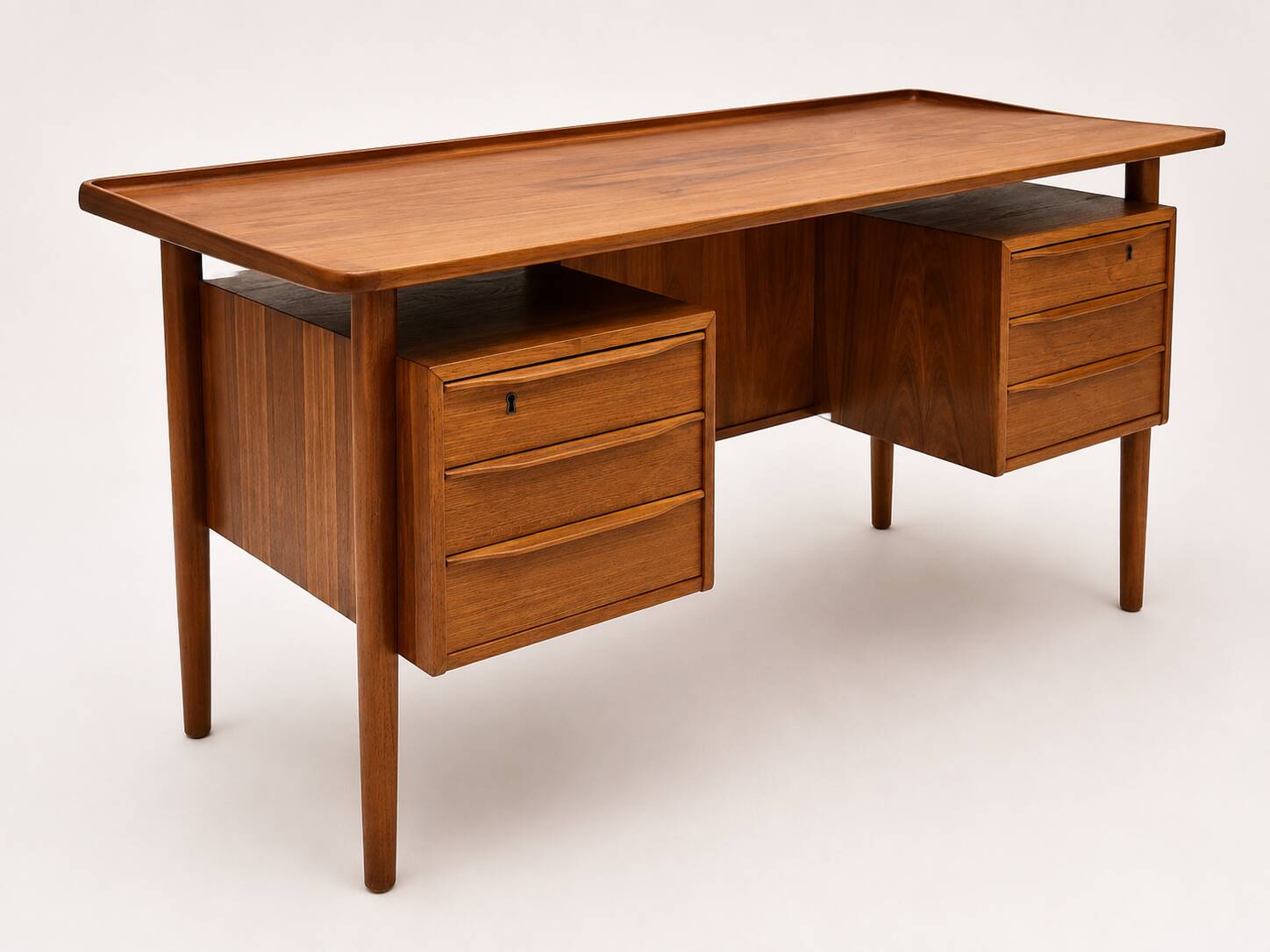 Bureau d'écriture vintage danois en teck par Peter Løvig Nielsen pour Løvig, années 1960