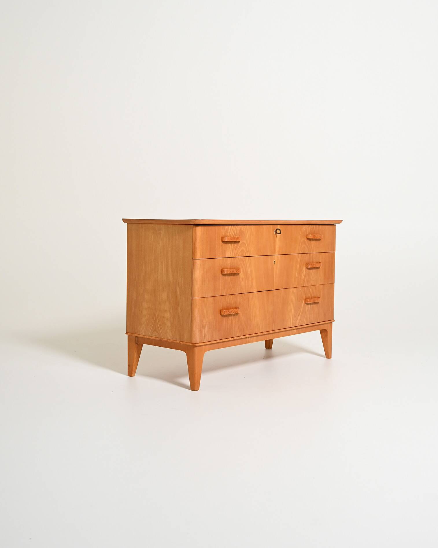 Commode scandinave en bois d'orme, années 1950