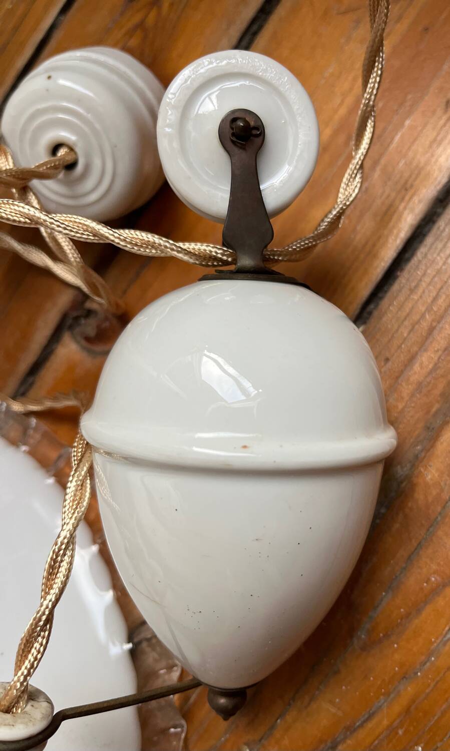 Opaline suspension rises and falls