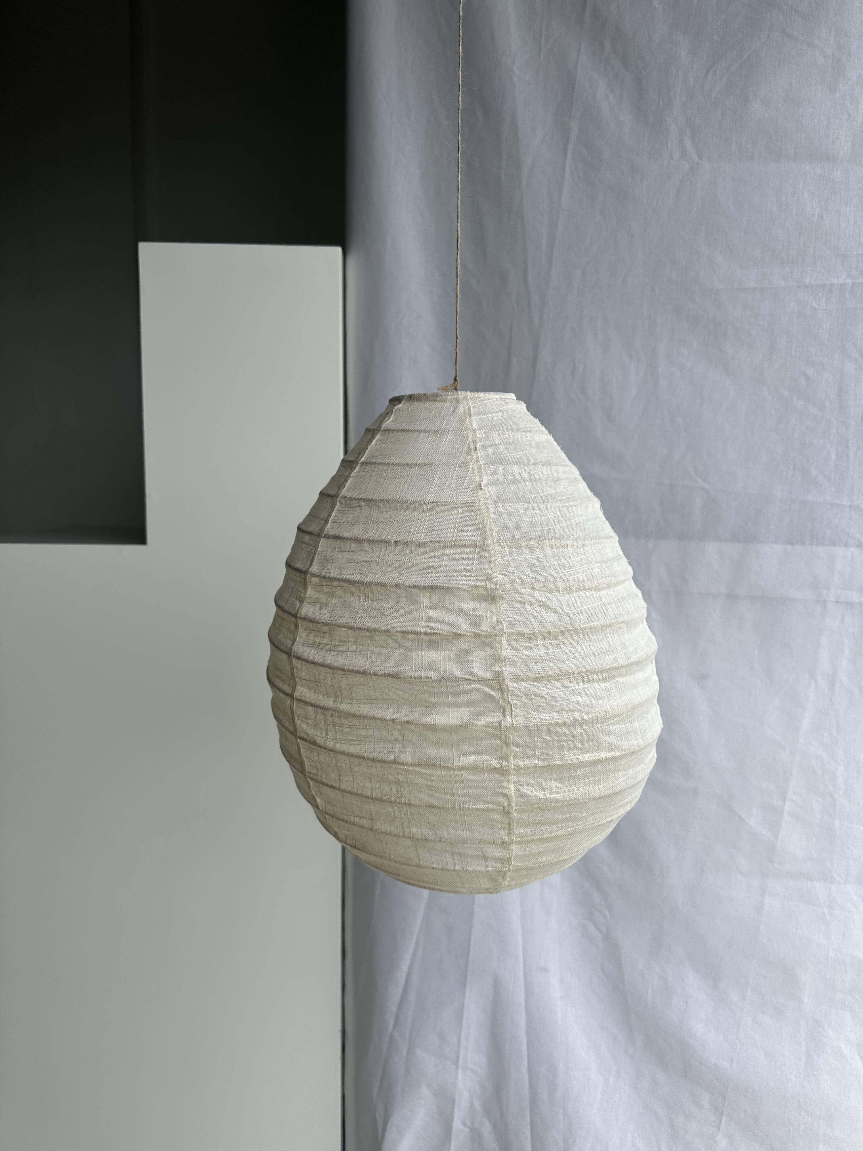 Small Japanese-style natural rattan and linen pendant light in the shape of a drop H40 D35