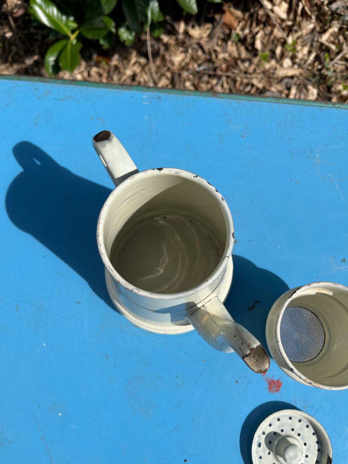 Enamelled coffee maker