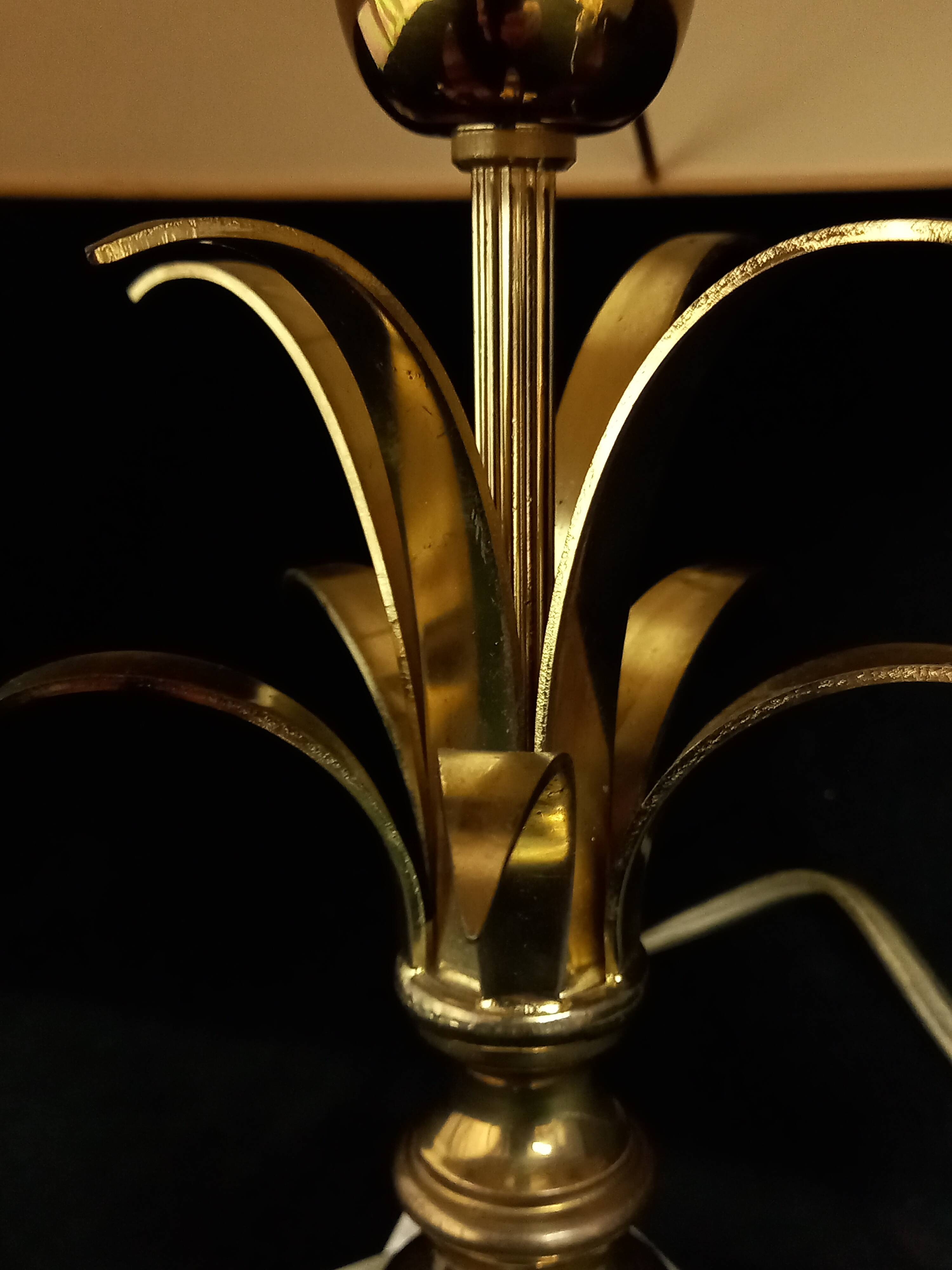 Pineapple style table lamp with onyx and brass base