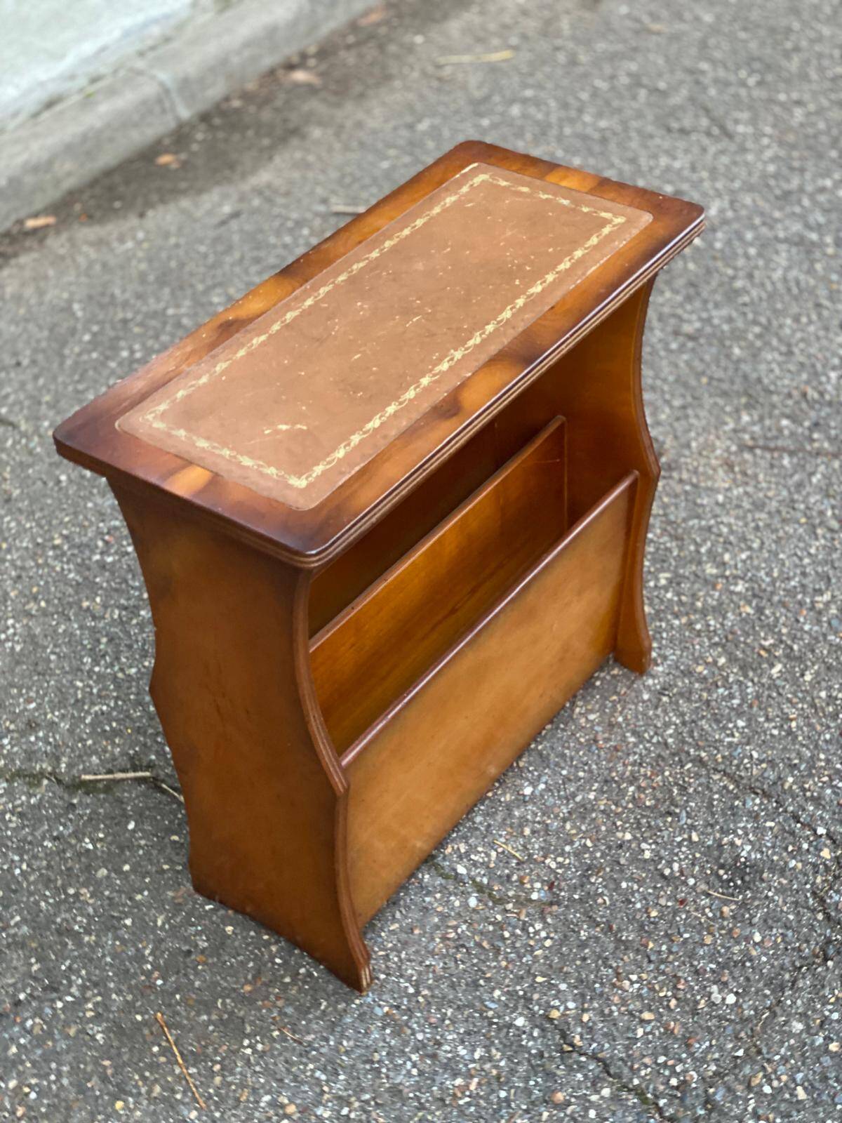 English magazine holder in wood and brown leather