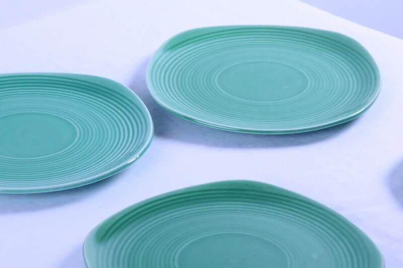 Set of 6 small vintage green plates from Sarreguemines.
