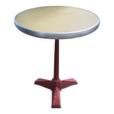 Bistro pedestal table