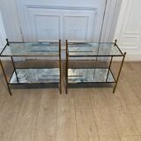 Paire de tables d’appoint neo classiques laiton et miroir oxydé