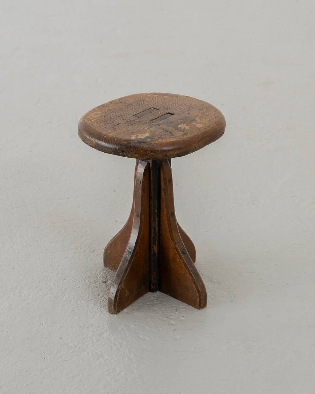 Tabouret d'usine moderniste