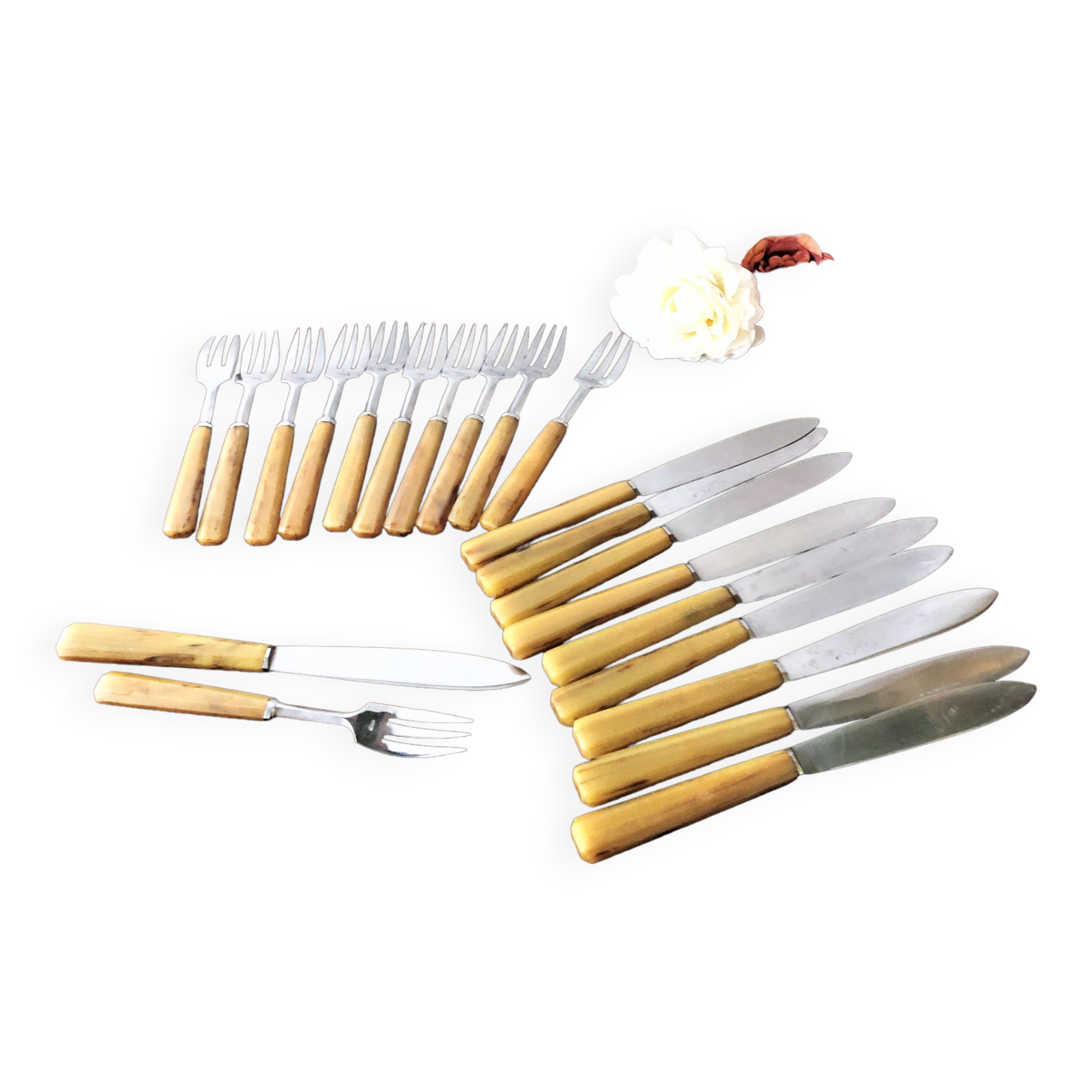 Lot de couverts à dessert inox et bakélite vintage