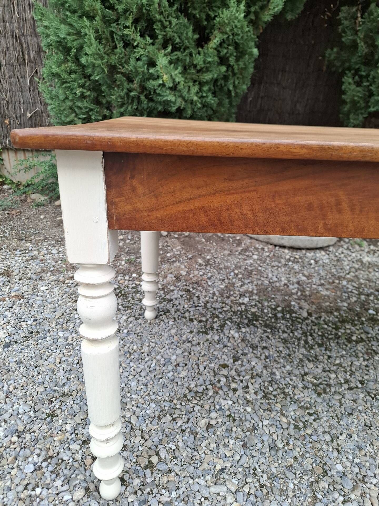 Farm table