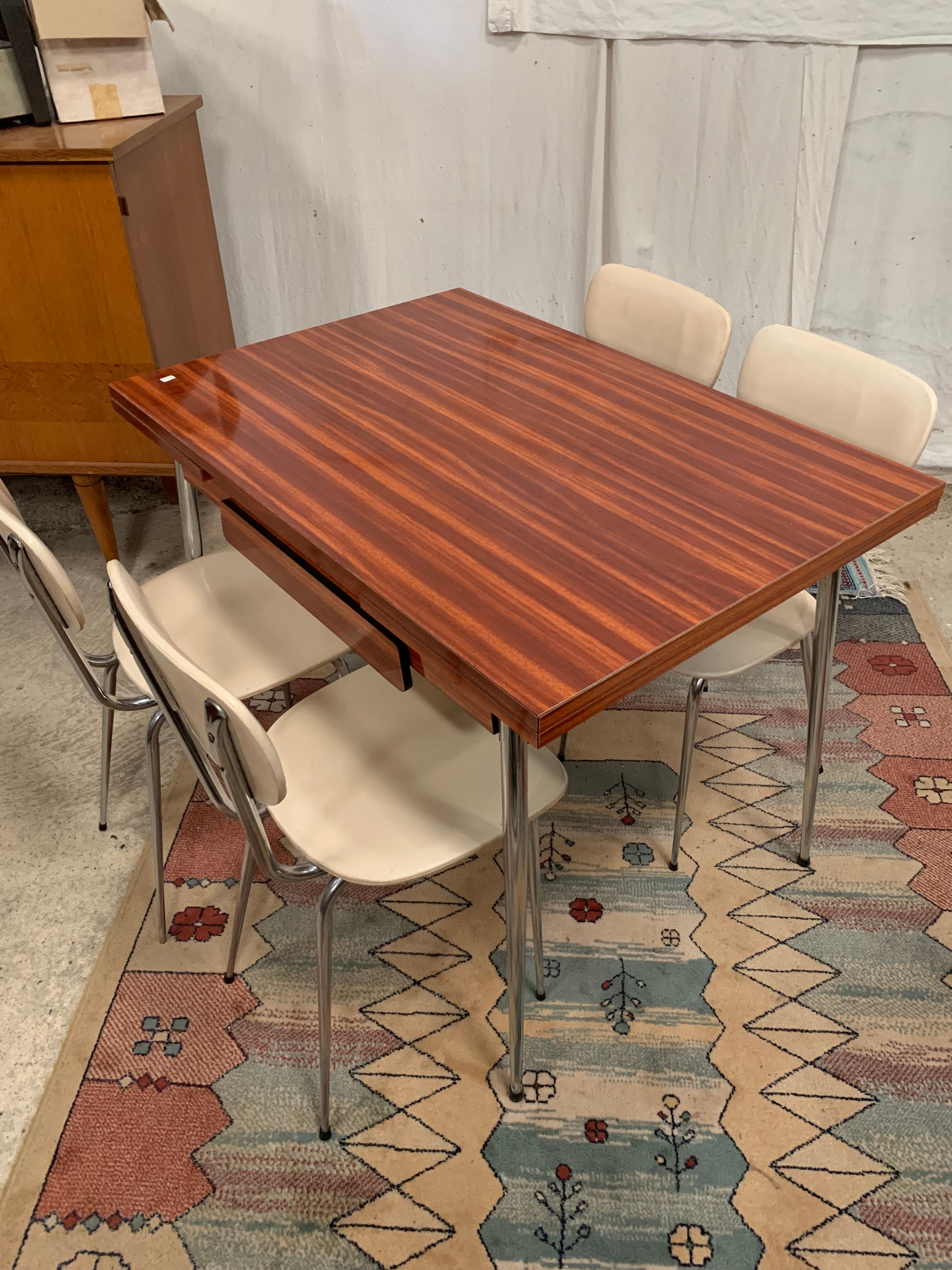Formica table with 4 skai chairs