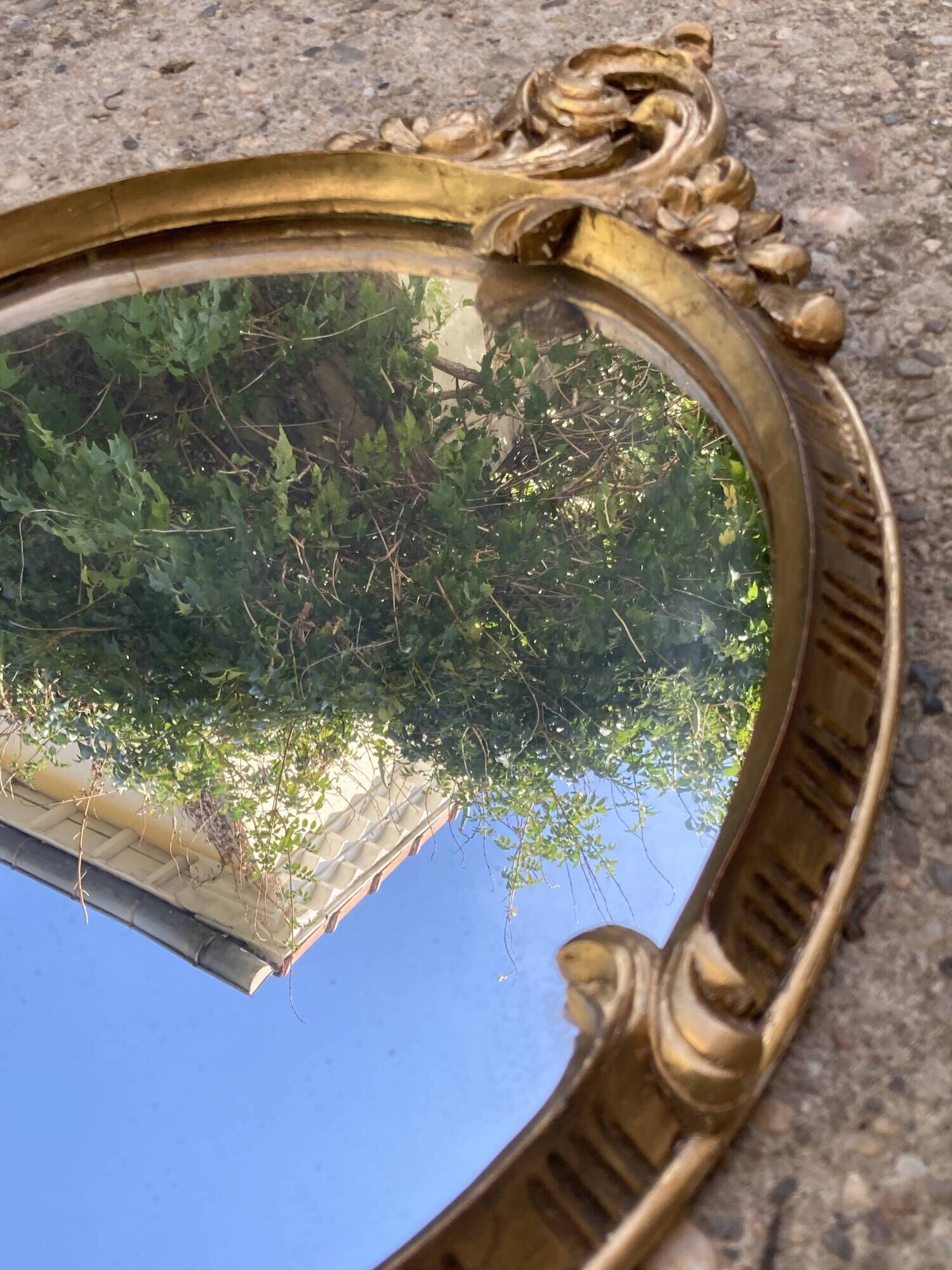 Oval mirror - wood and gilded stucco with decoration of