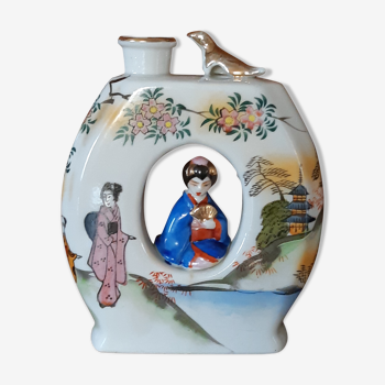 Vase soliflore en porcelaine peinte du japon